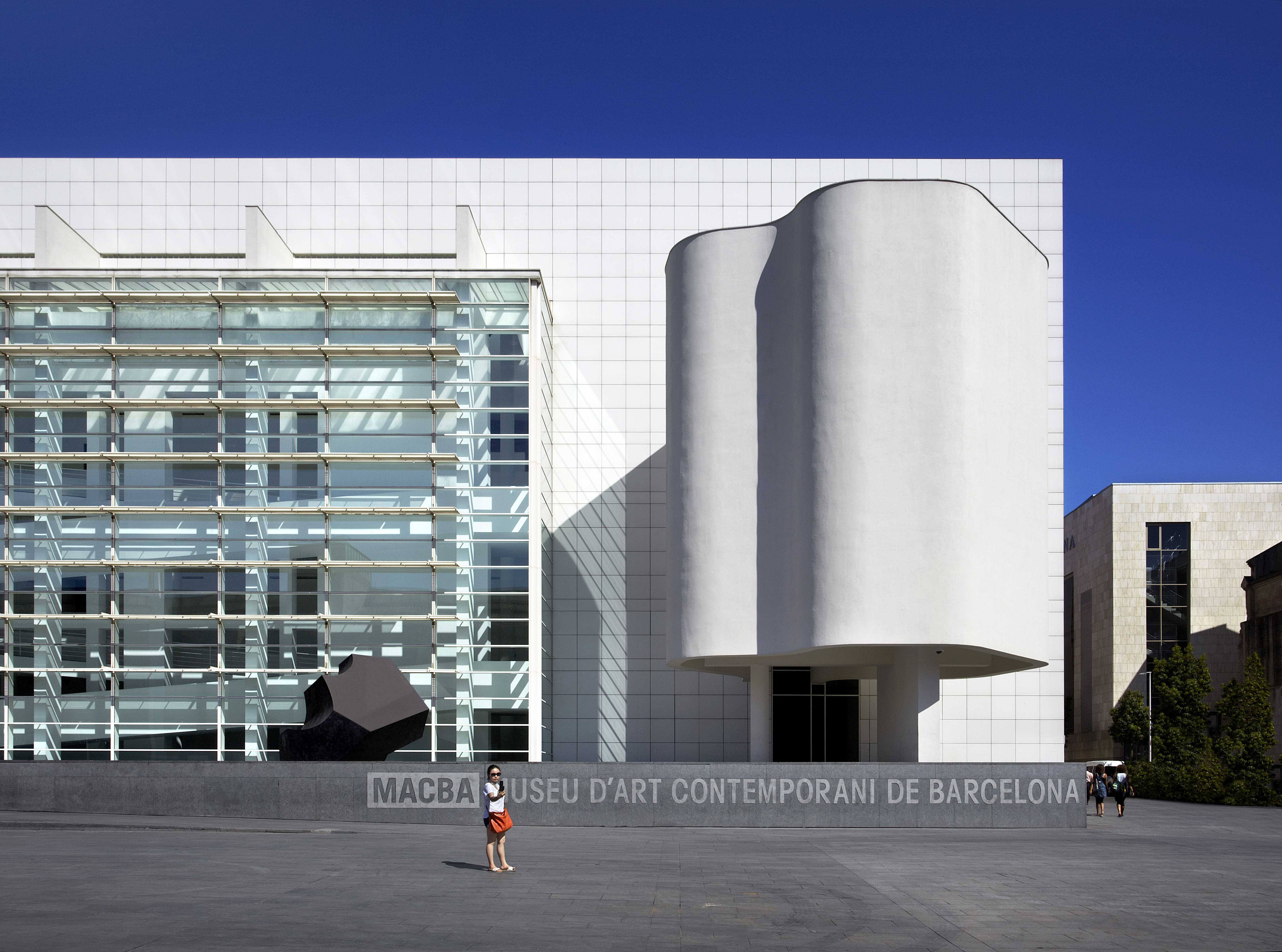 El personal que treballa al Macba està contractat per Ciut'art