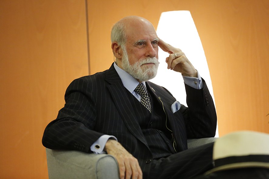 Vinton Cerf, pare d'internet, rep el premi de la Fundació PuntCAT