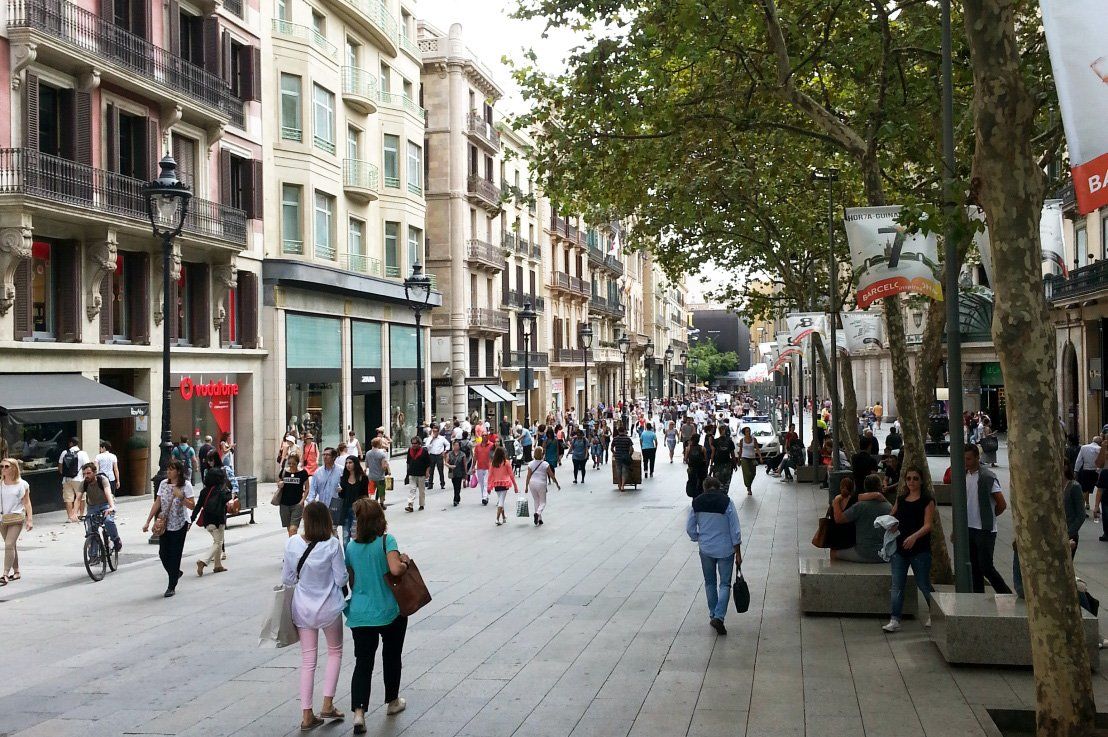 El comerç tradicional català, darrel familiar, no llança la tovallola