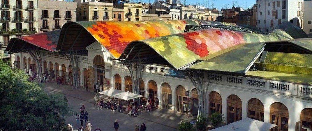 El mercat de Santa Caterina de Barcelona, amb el sostre ceràmic, és una icona del sector