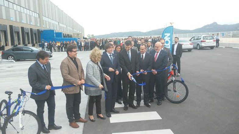 El president de la Generalitat ha innaugurat el centre logístic de Decathlon