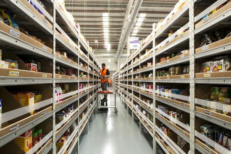 Un dels centres logístics d'Amazon Pantry