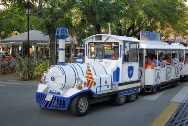 El tren turístic de Pineda de Mar, un exemple de l'oferta en turisme que també ofereixen els ferrocarrils