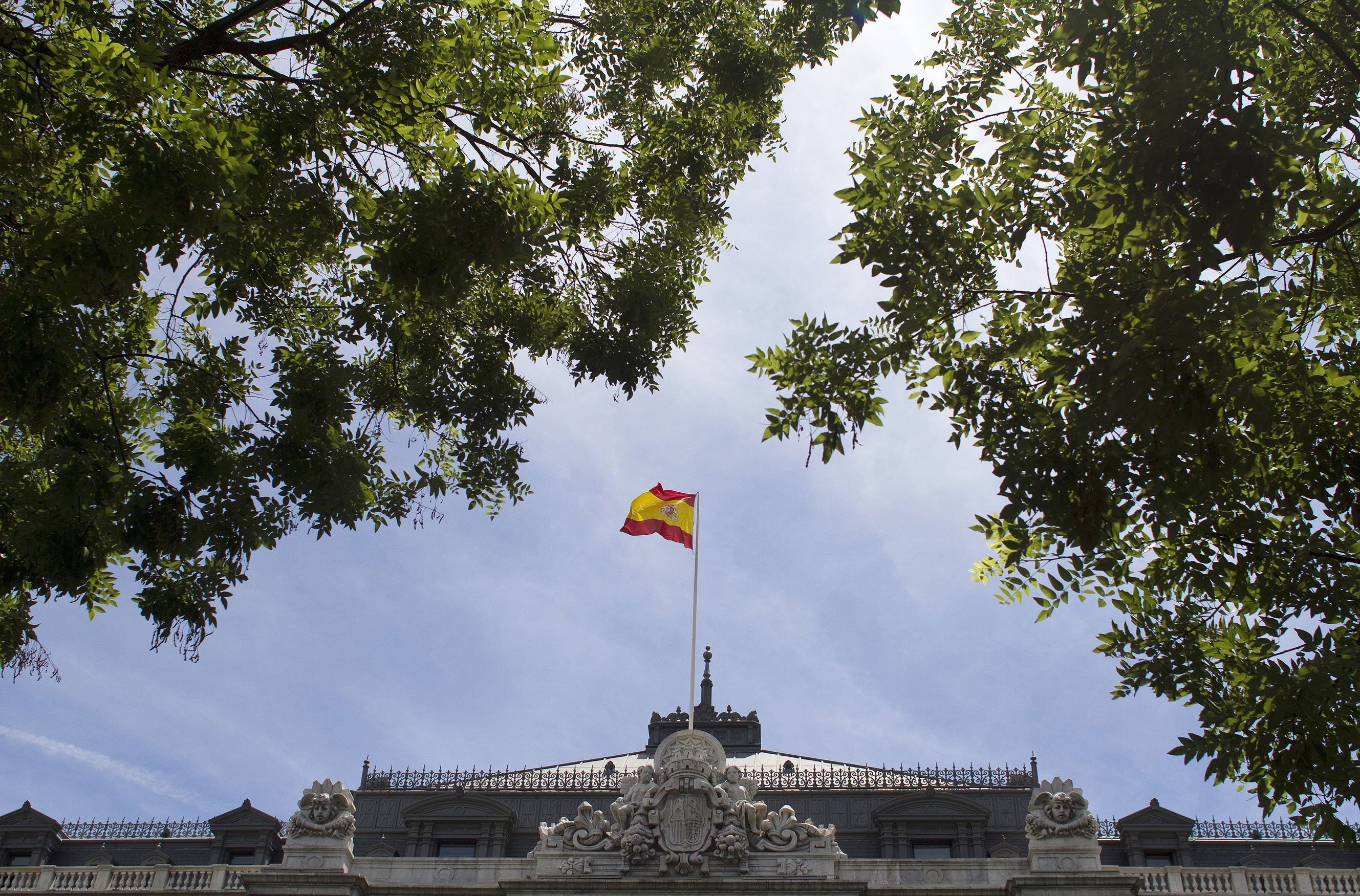 La bandera espanyola oneja al Banc d'Espanya