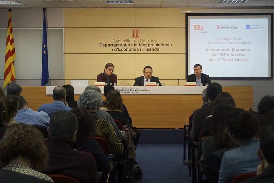 Oriol Illa de la Taula del Tercer Sector; Josep Ramon Sanromà de lICF; i Josep Vidal de la Generalitat