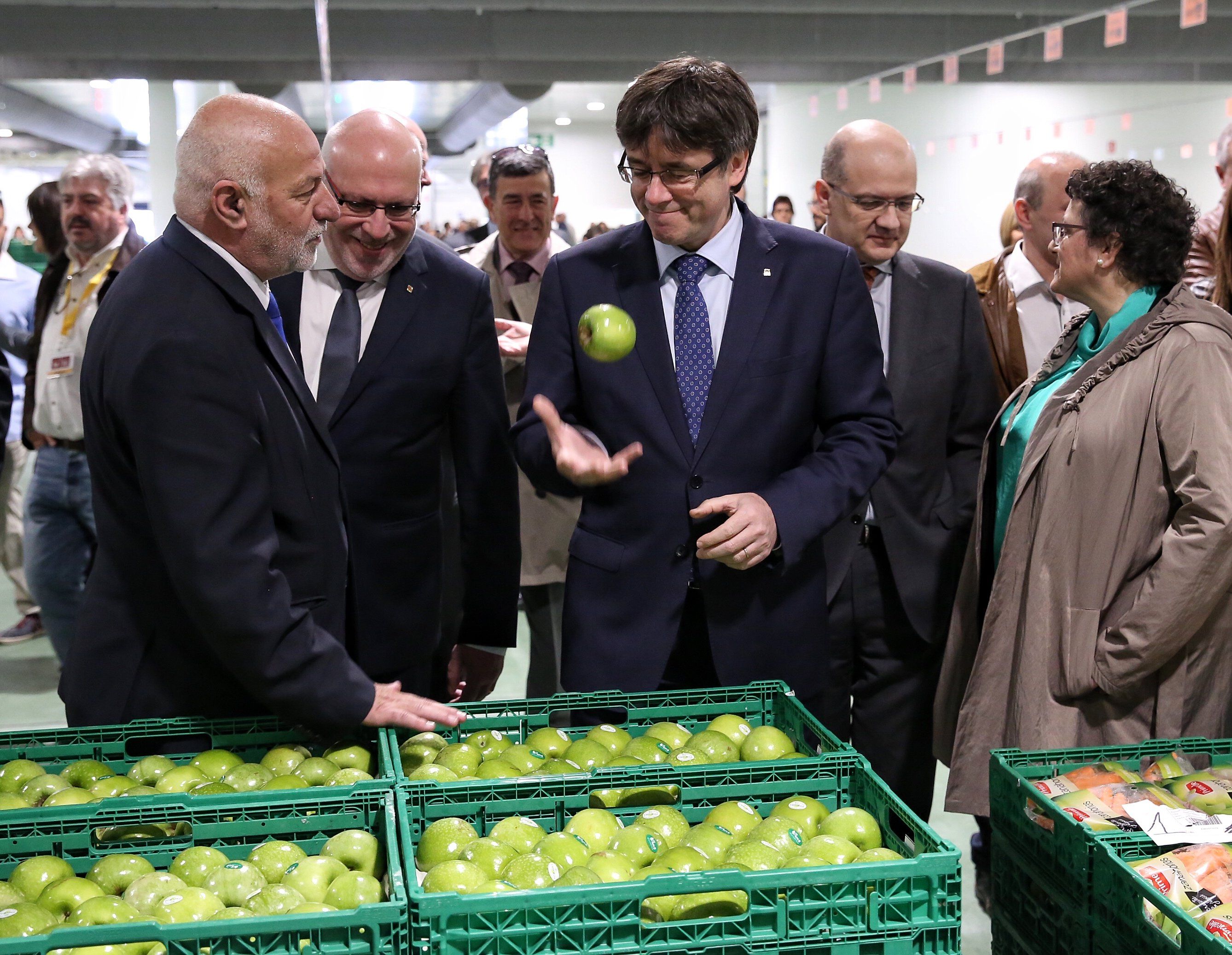 El president de la Generalitat, Carles Puigdemont, al nou magatzem de Bon Preu