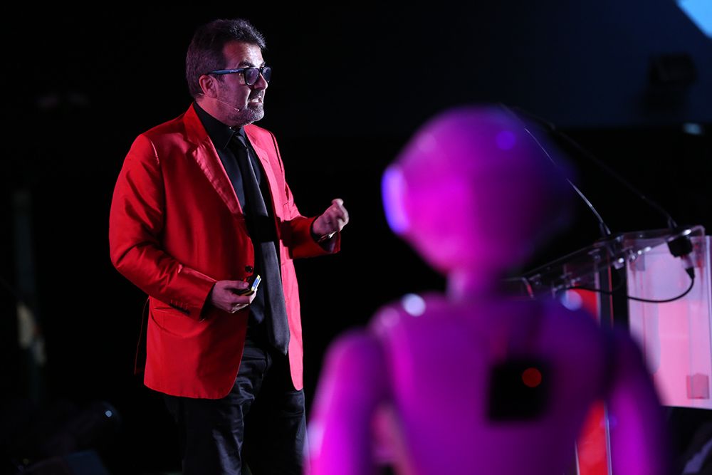 Xavier Sala i Martín shared the stage with robots at the 15th Festibity 