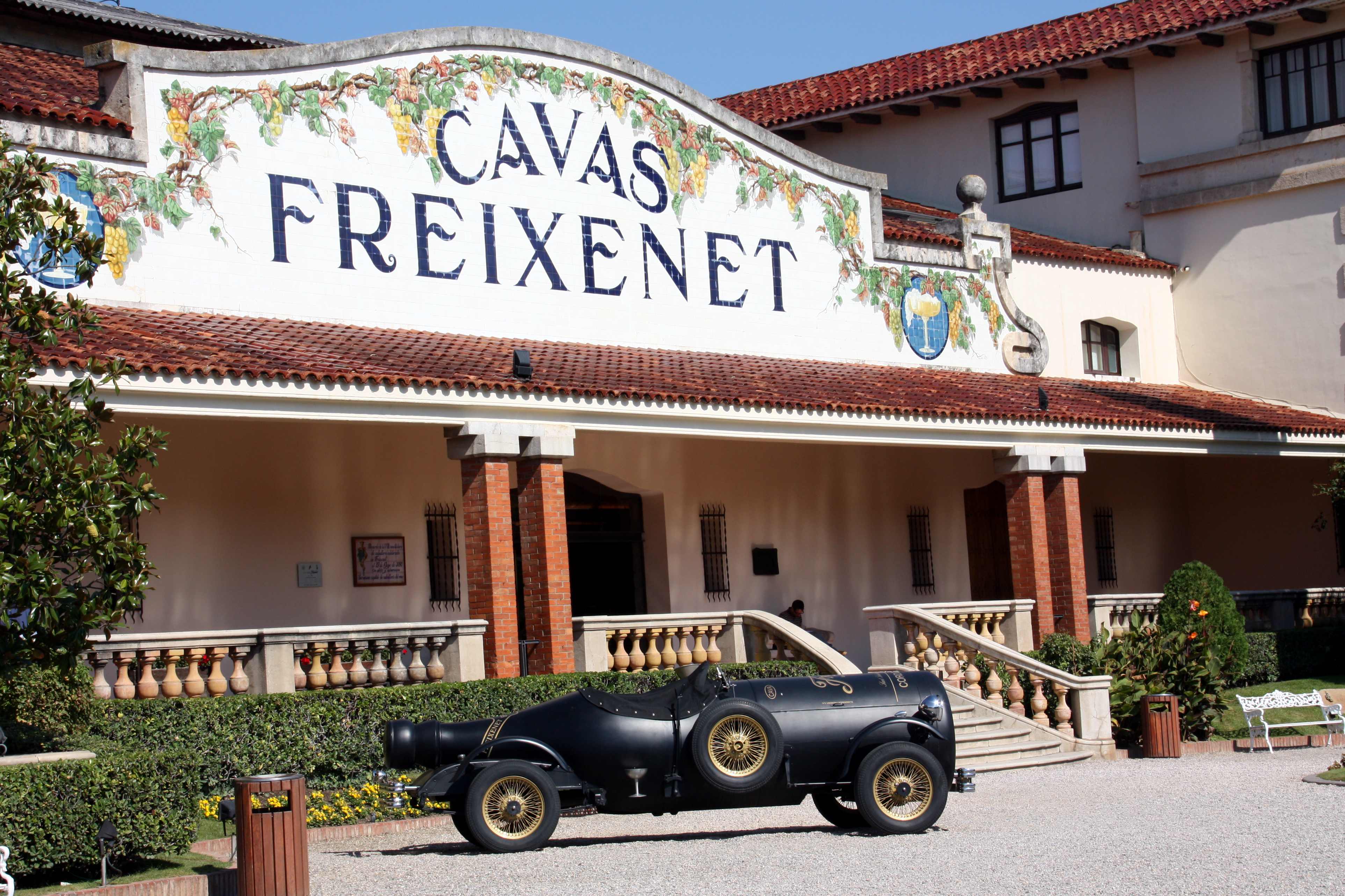 Façana principales de les caves Freixenet