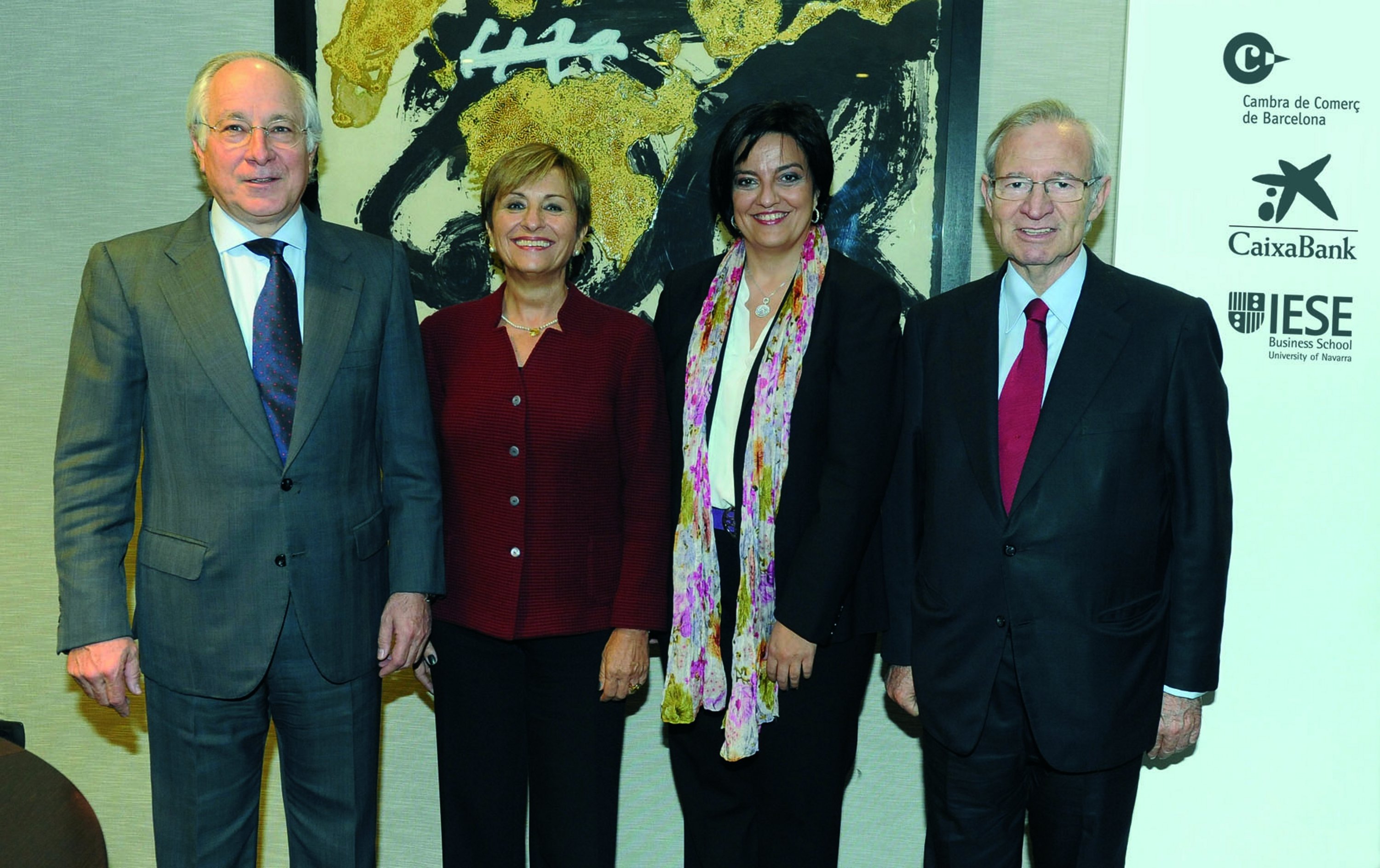 El conseller delegat de CaixaBank, Joan Maria Nin, i el president de la Cambra de Comerç de Barcelona, Miquel Valls, han felicitat a les dues empresàries guardonades en els premis IWEC