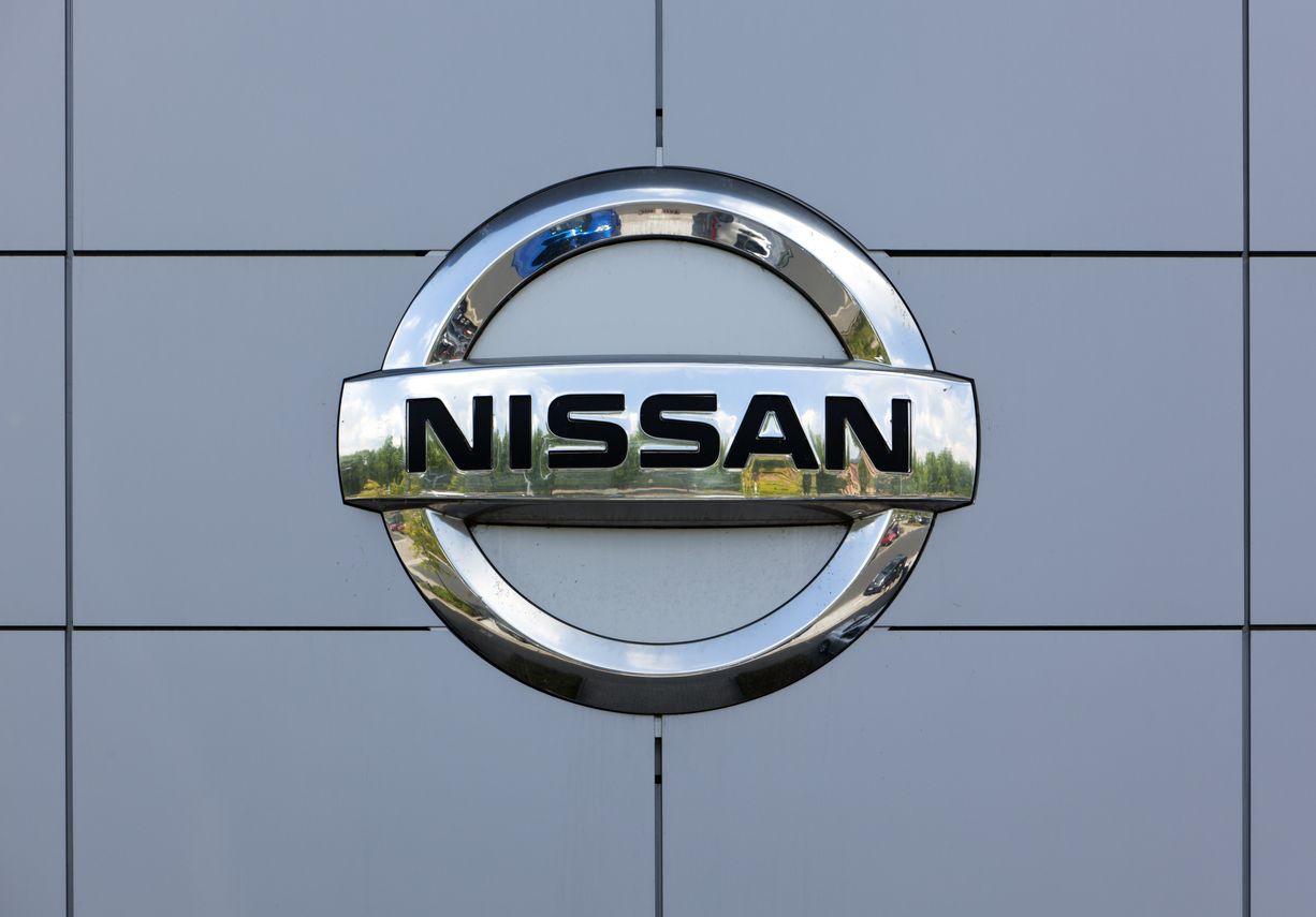 El logotipo de Nissan a la central de la compañía a Yokohama