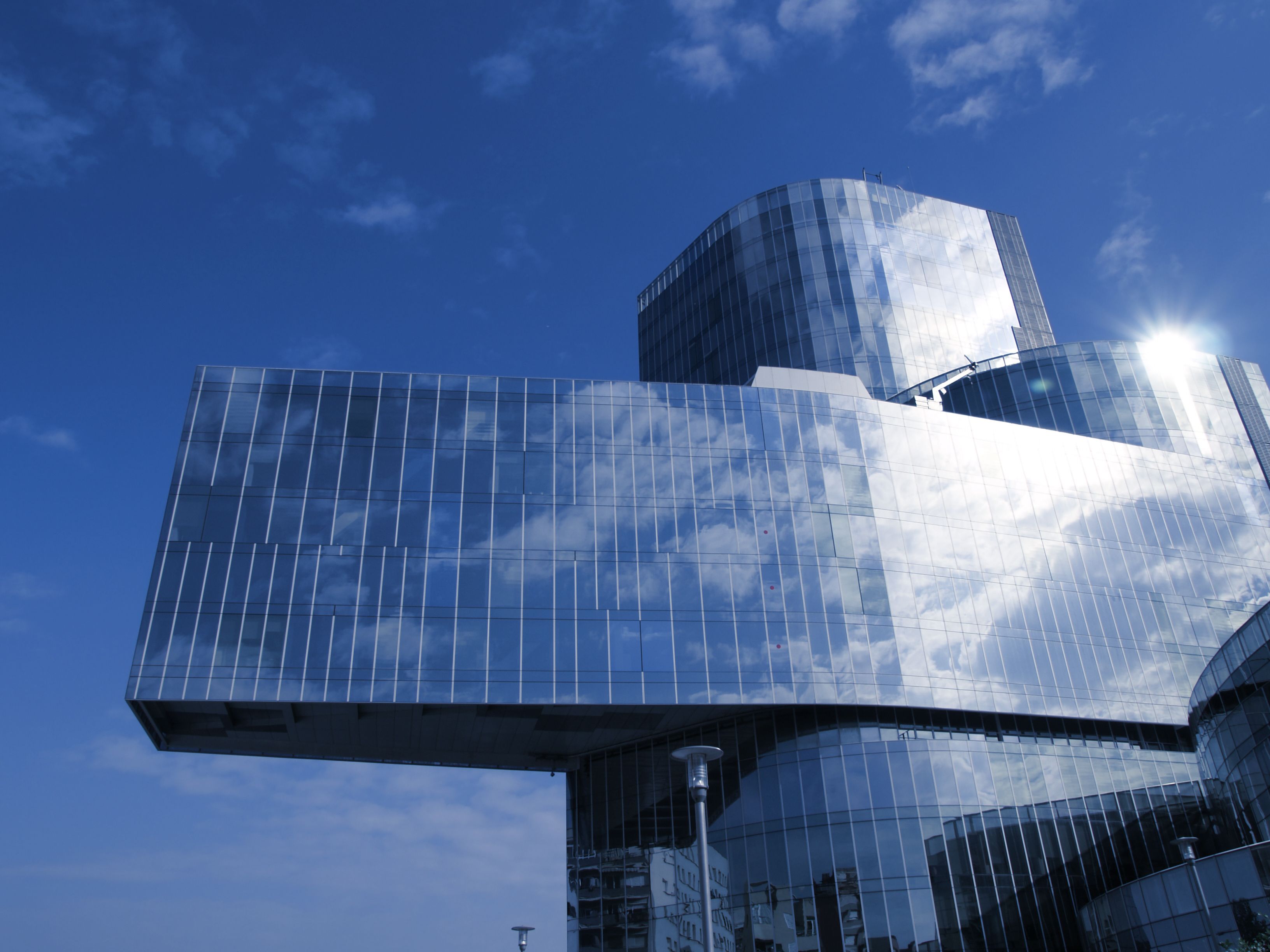 Edificio de Naturgy en Barcelona. | iStock