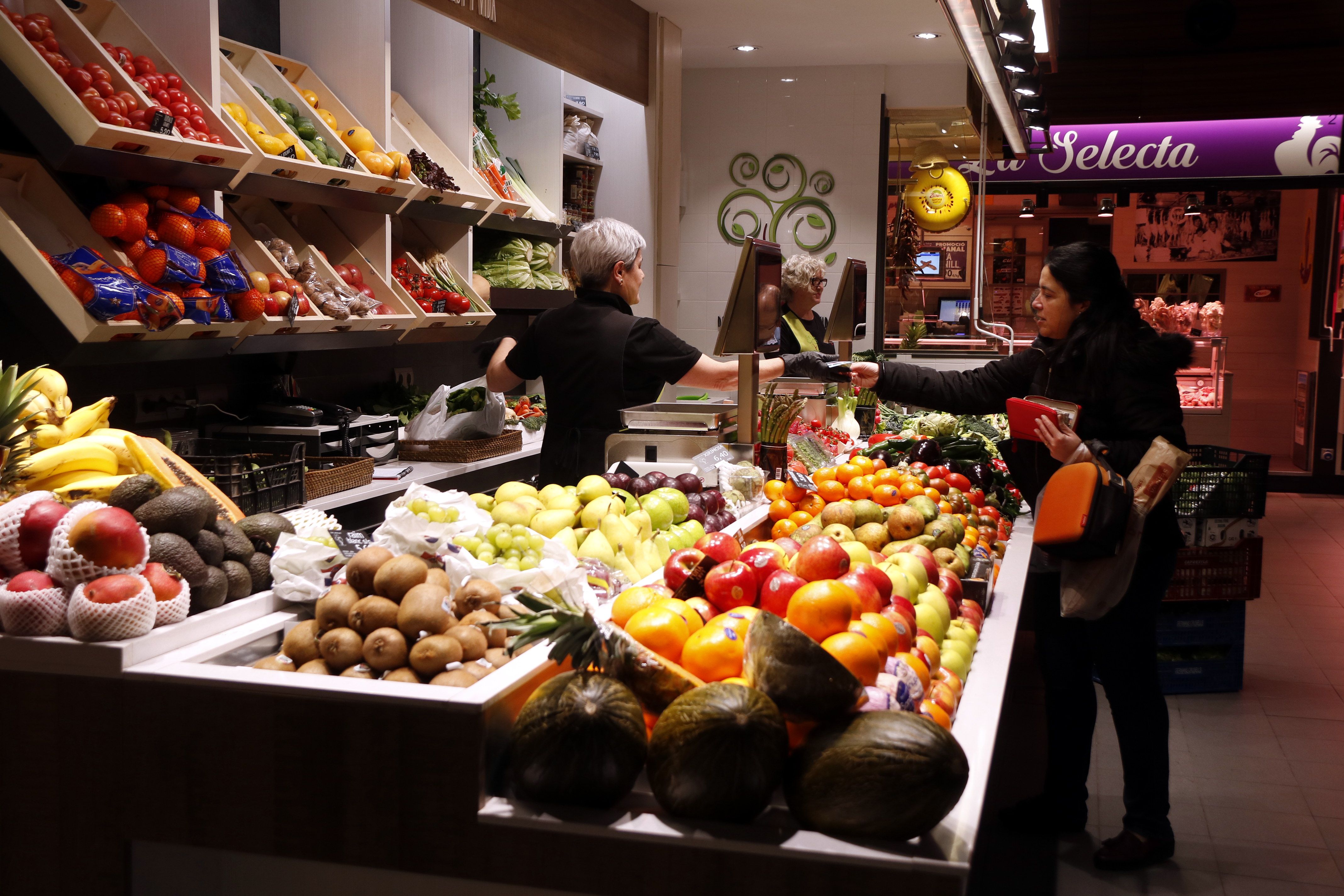 Una parada de fruites i verdures al Mercat Central de Tarragona | ACN