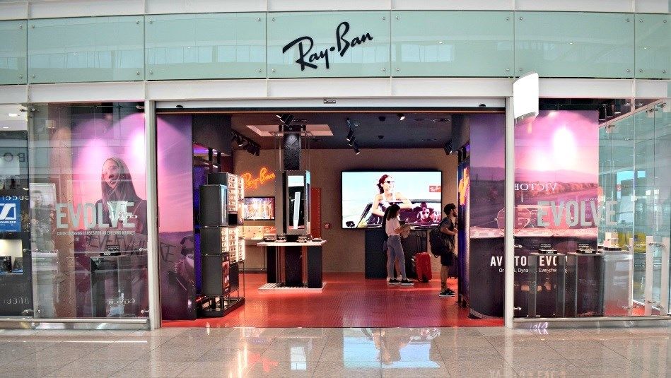 Botiga de Ray Ban a l'Aeroport de Barcelona. | EP