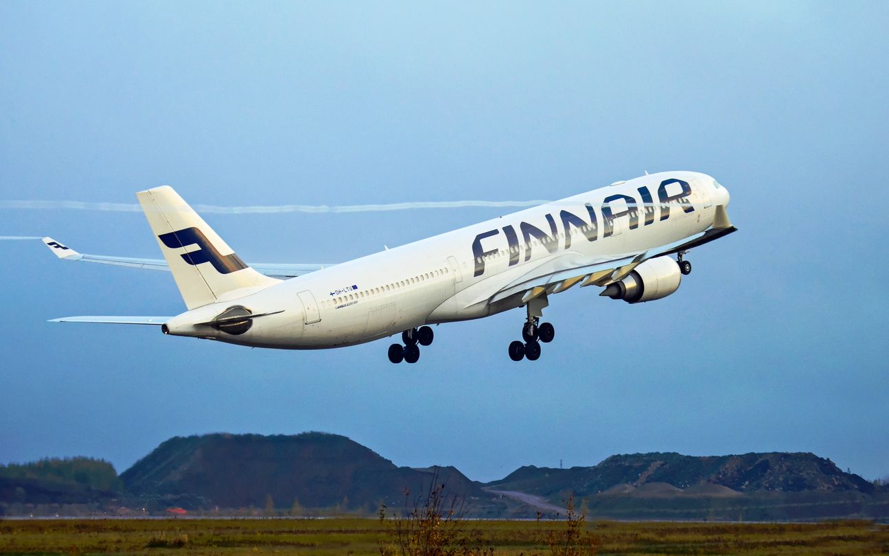 Un avió de Finnair sortint de l'aeroport d'Hèlsinki