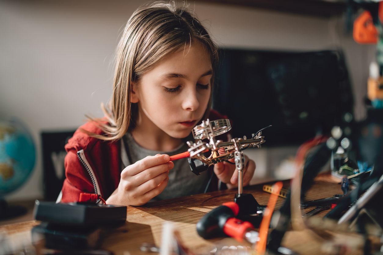 Les carreres de ciències tenen poca presència femenina | iStock