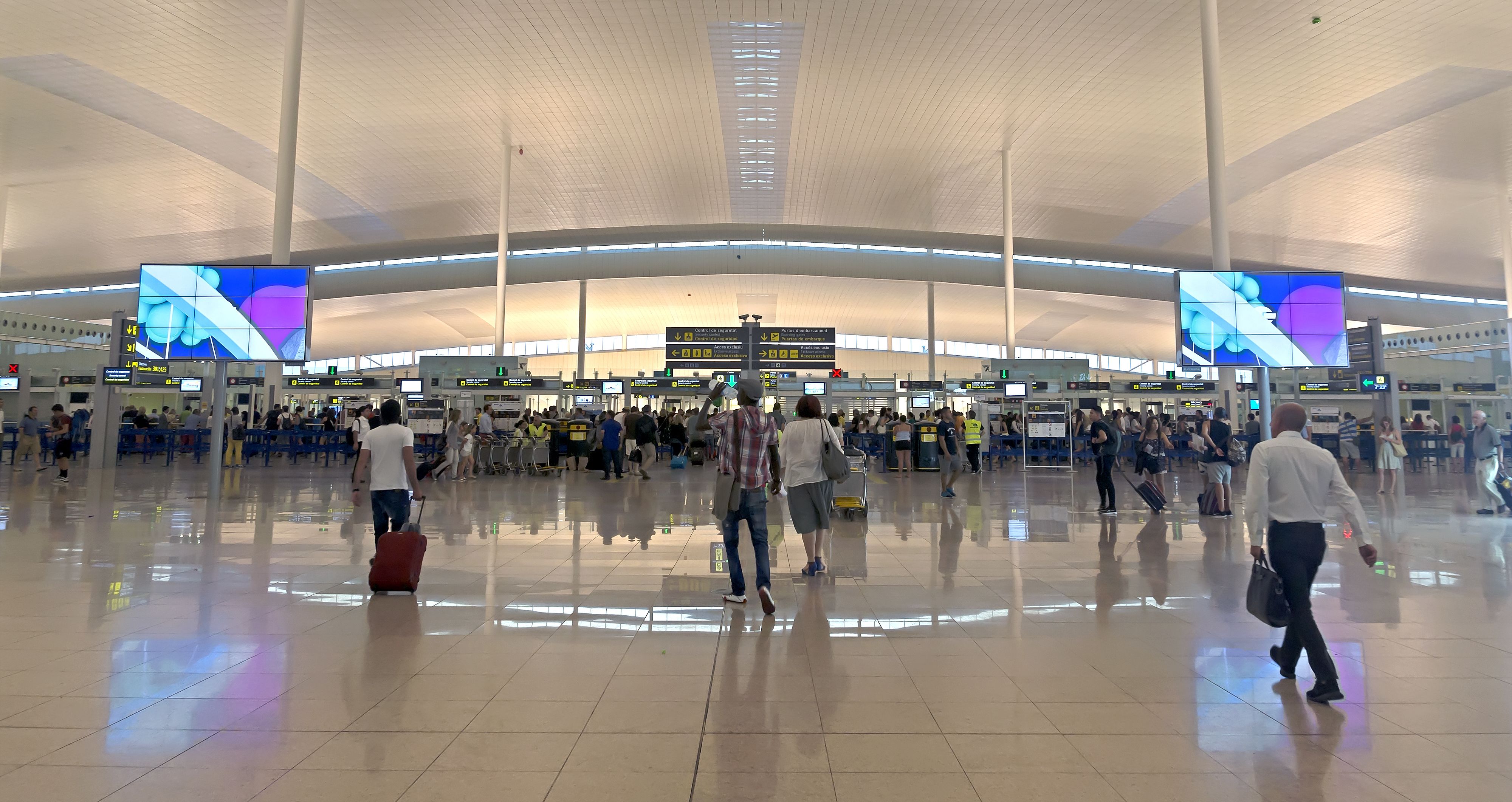 Els taulells de check in a l'aeroport de Barcelona-El Prat | iStock