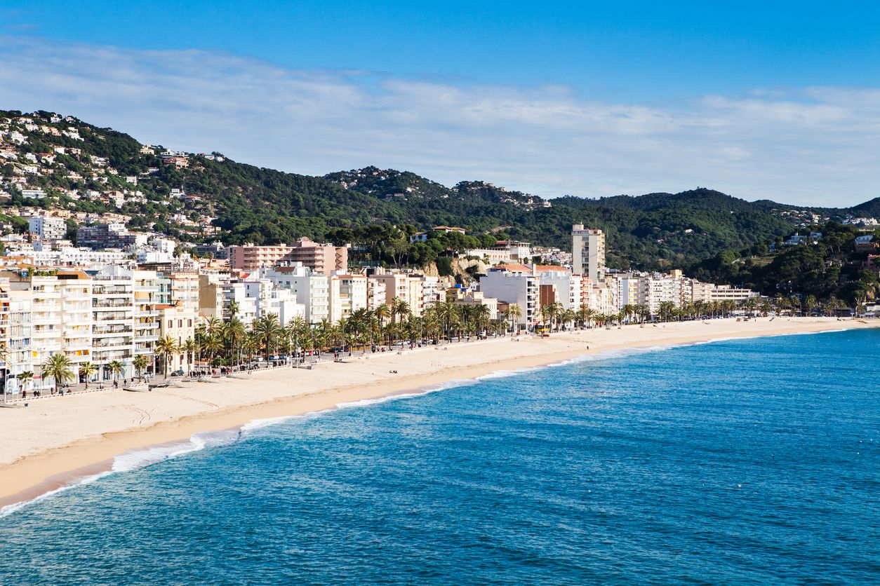 La platja de Lloret de Mar, una de les destinacions turístiques més conegudes de la costa catalana