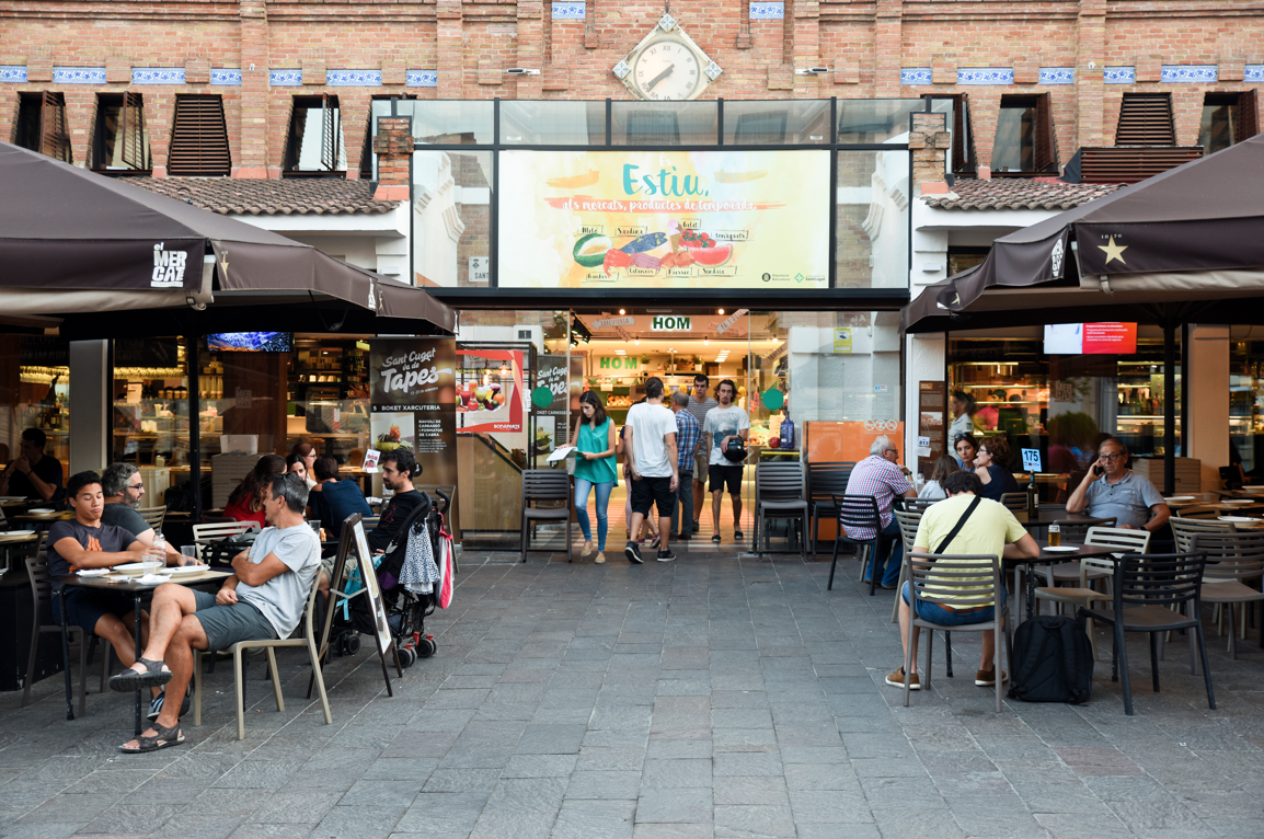 El Mercat Vell de Sant Cugat, fundat el 1910, ha evolucionat cap a un espai de degustació | Bernat Millet