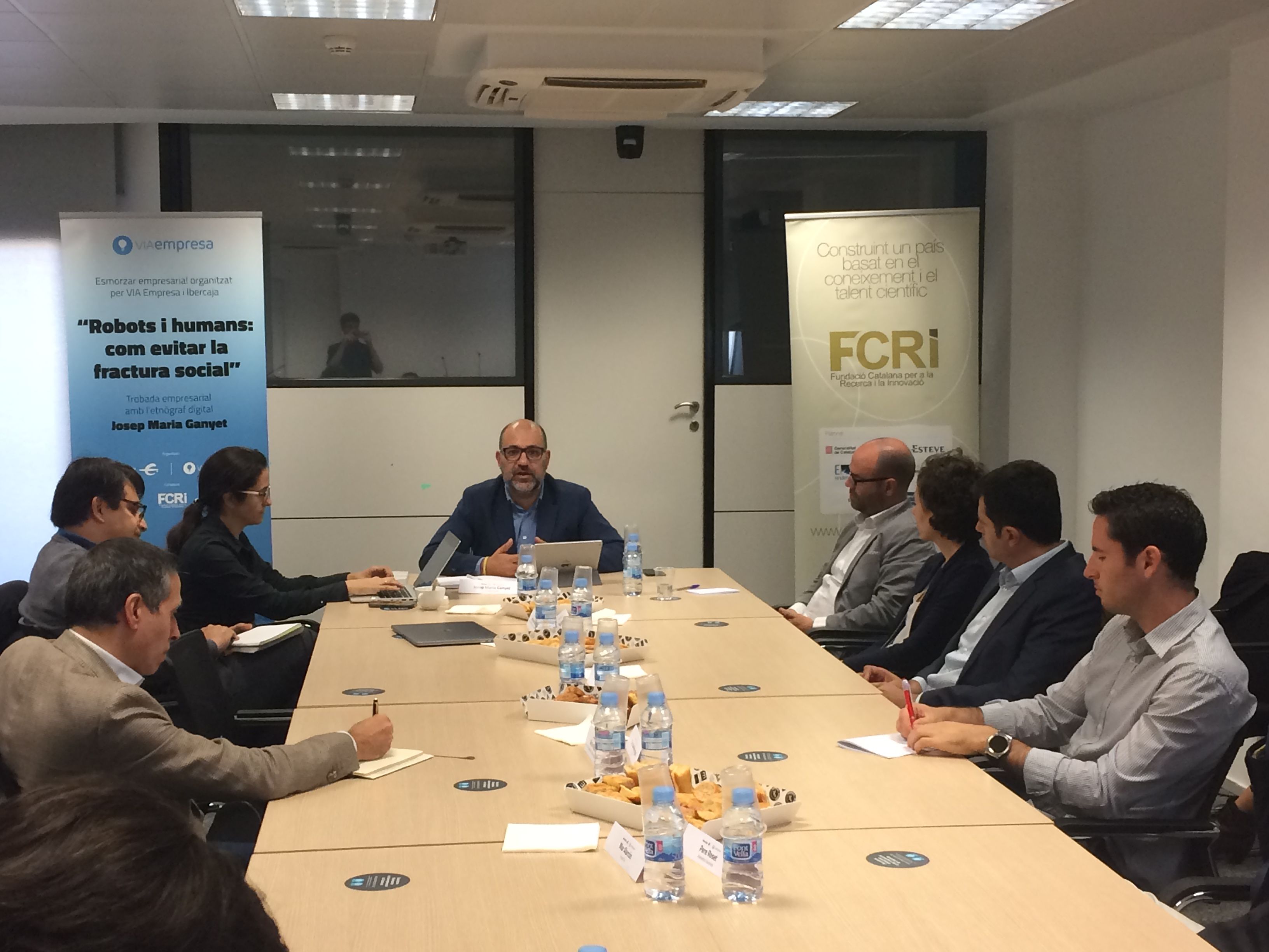 Josep Maria Ganyet participa al almuerzo sobre robots y humanos organizado por VÍA Emprendida e Ibercaja | AA