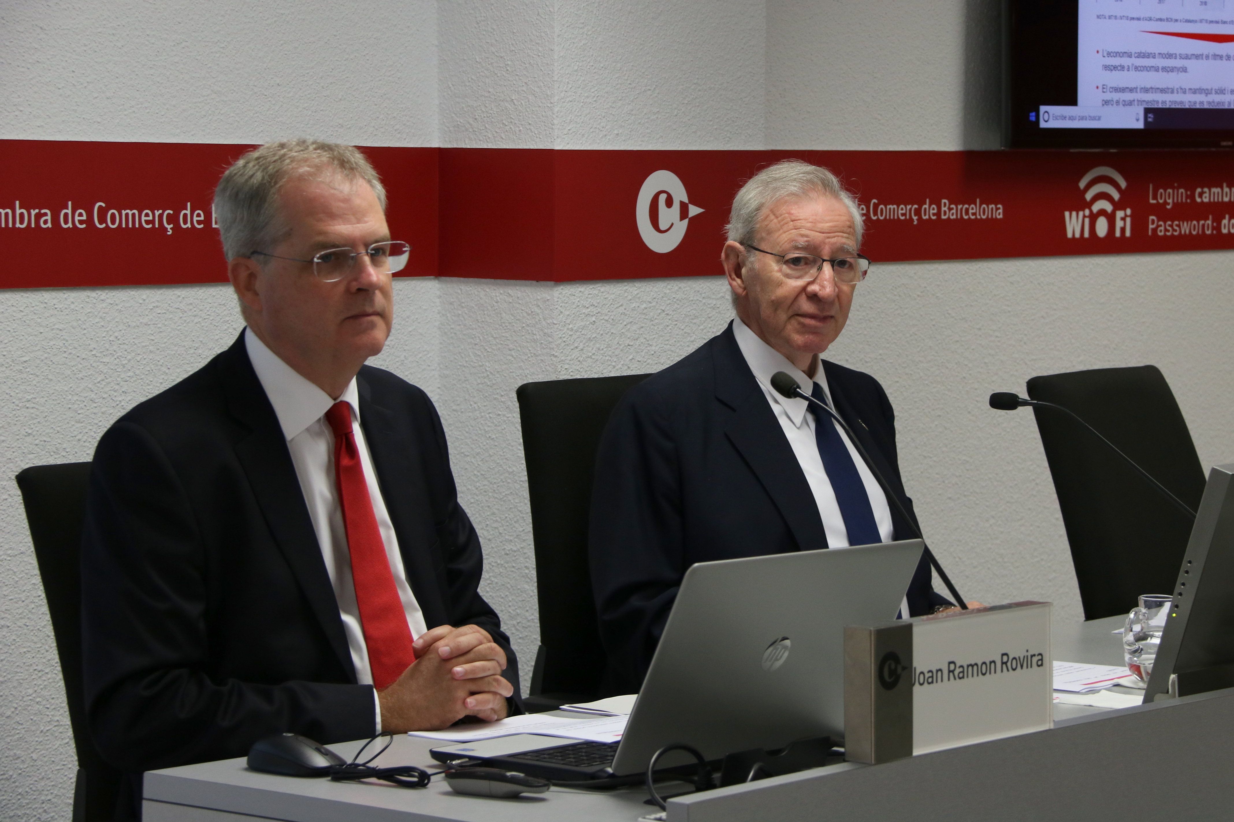 Joan Ramon Rovira, director del Gabinet d'Estudis Econòmics de la Cambra, i Miquel Valls, president | ACN