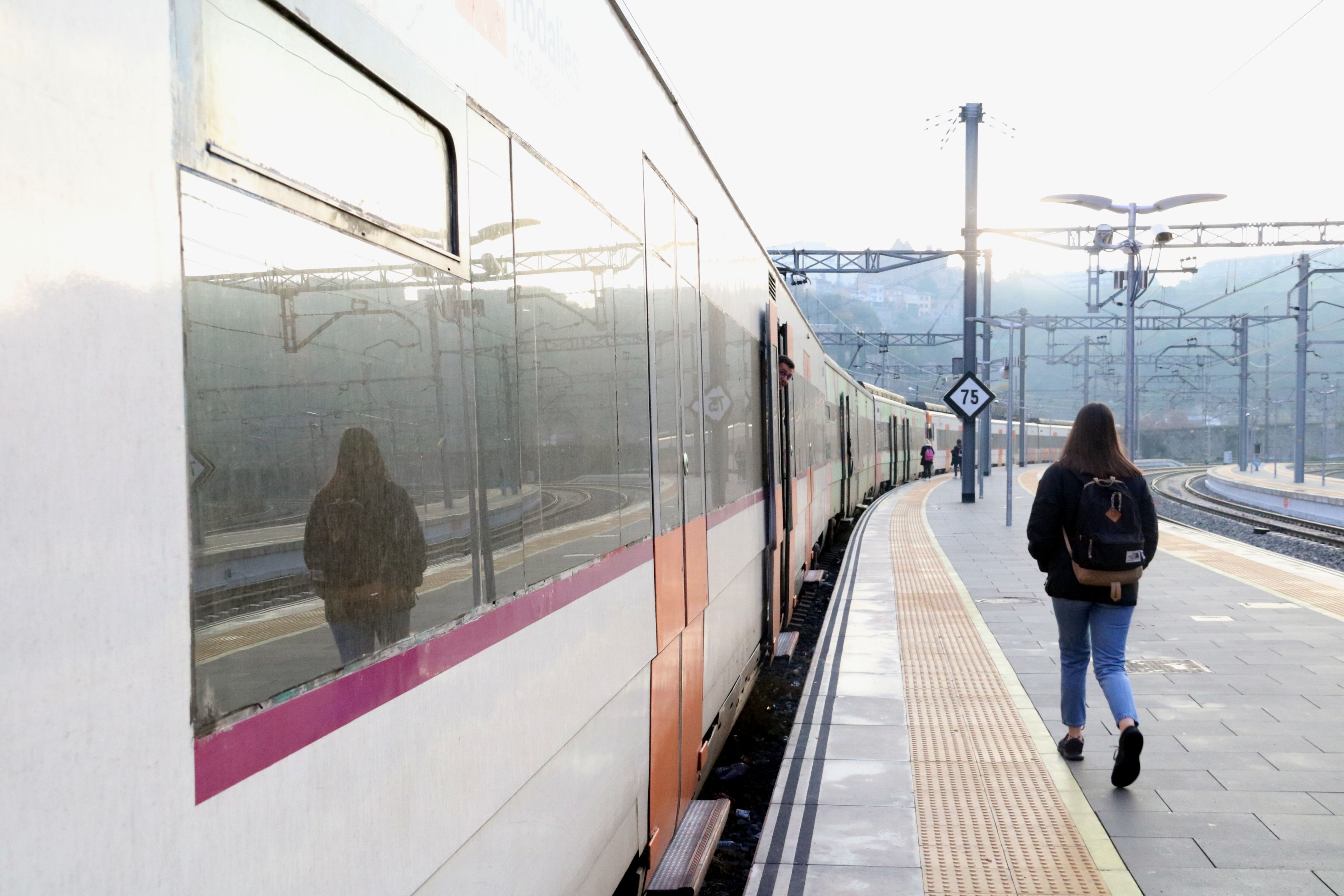 Un tren de cercanías Renfe al estació de Manresa | ACN