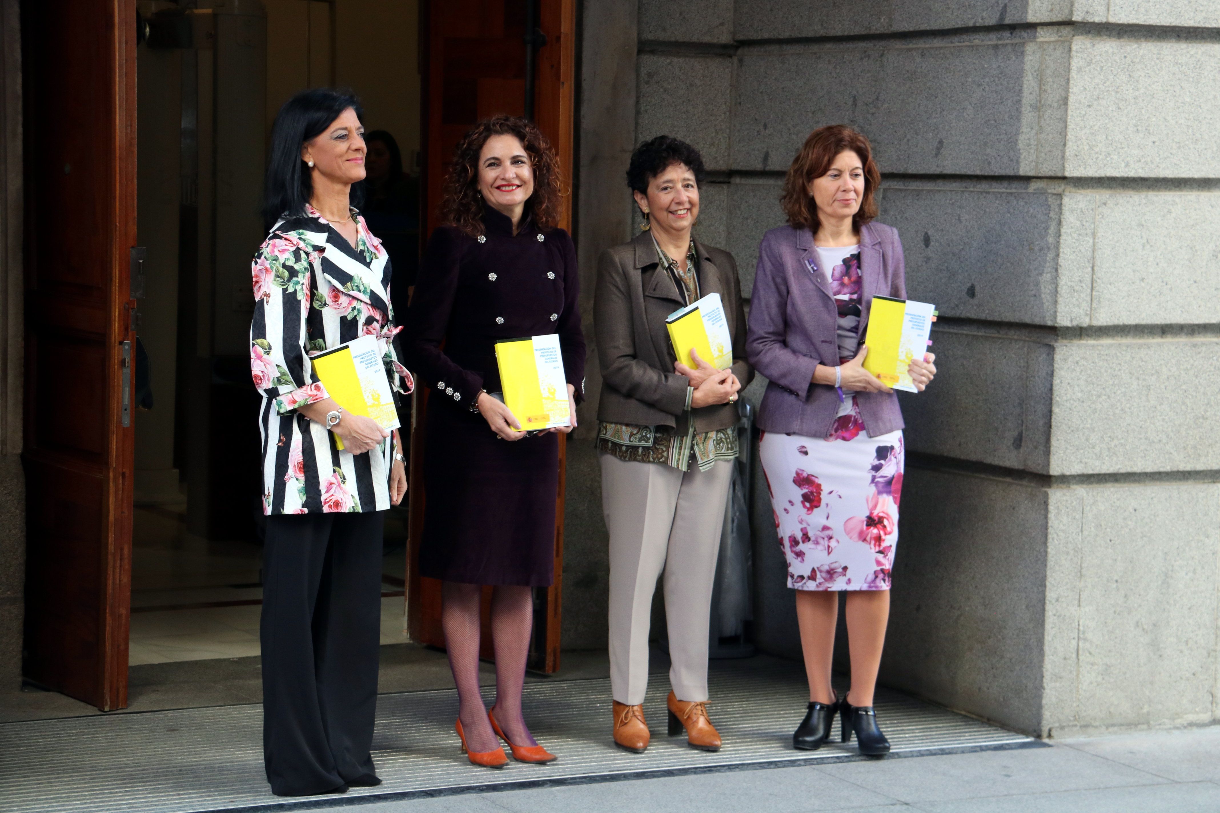 La ministra d'Hisenda i el seu equip presenten els Pressupostos Generals de l'Estat | ACN