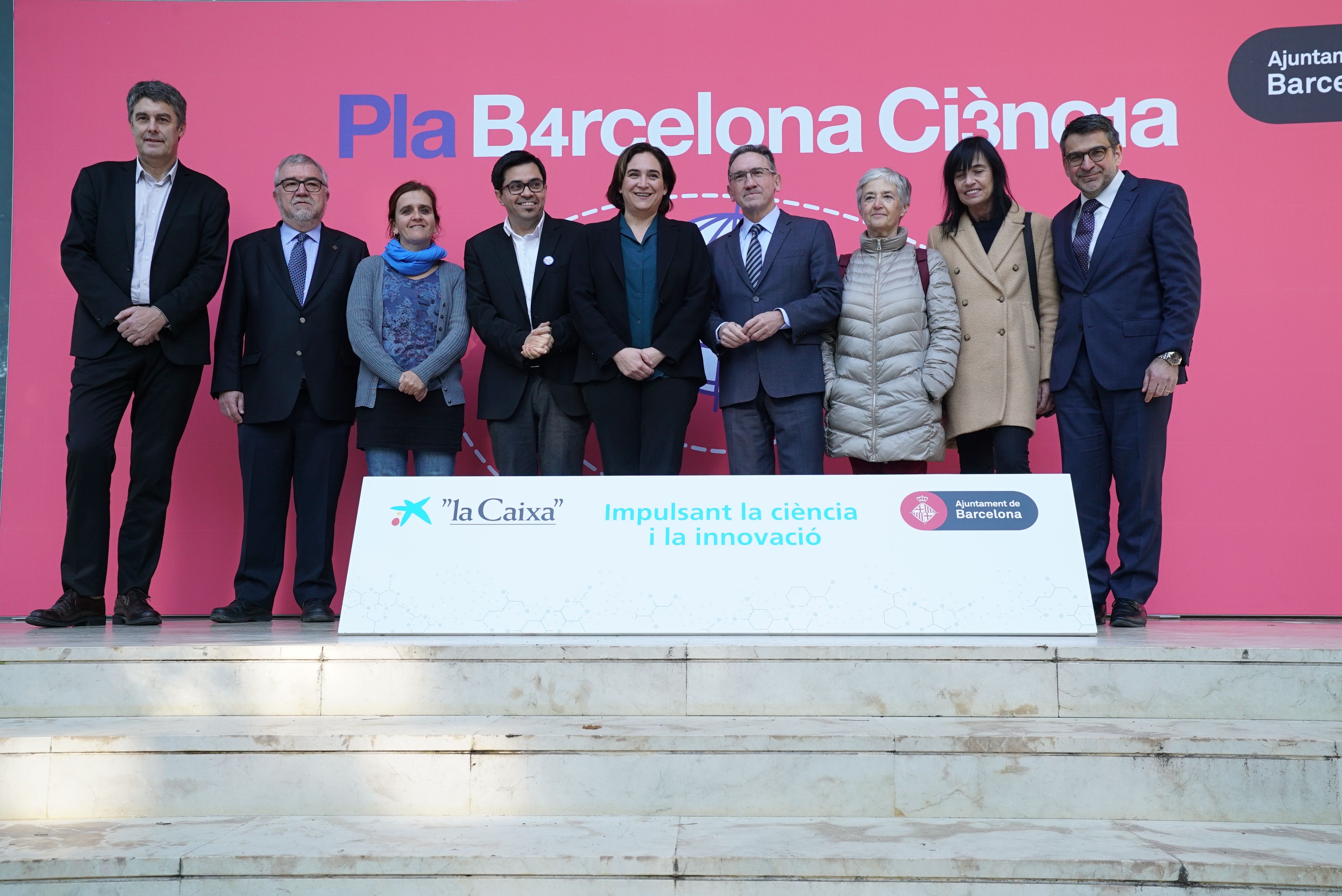 Foto de família de la presentació del pla Barcelona Ciència