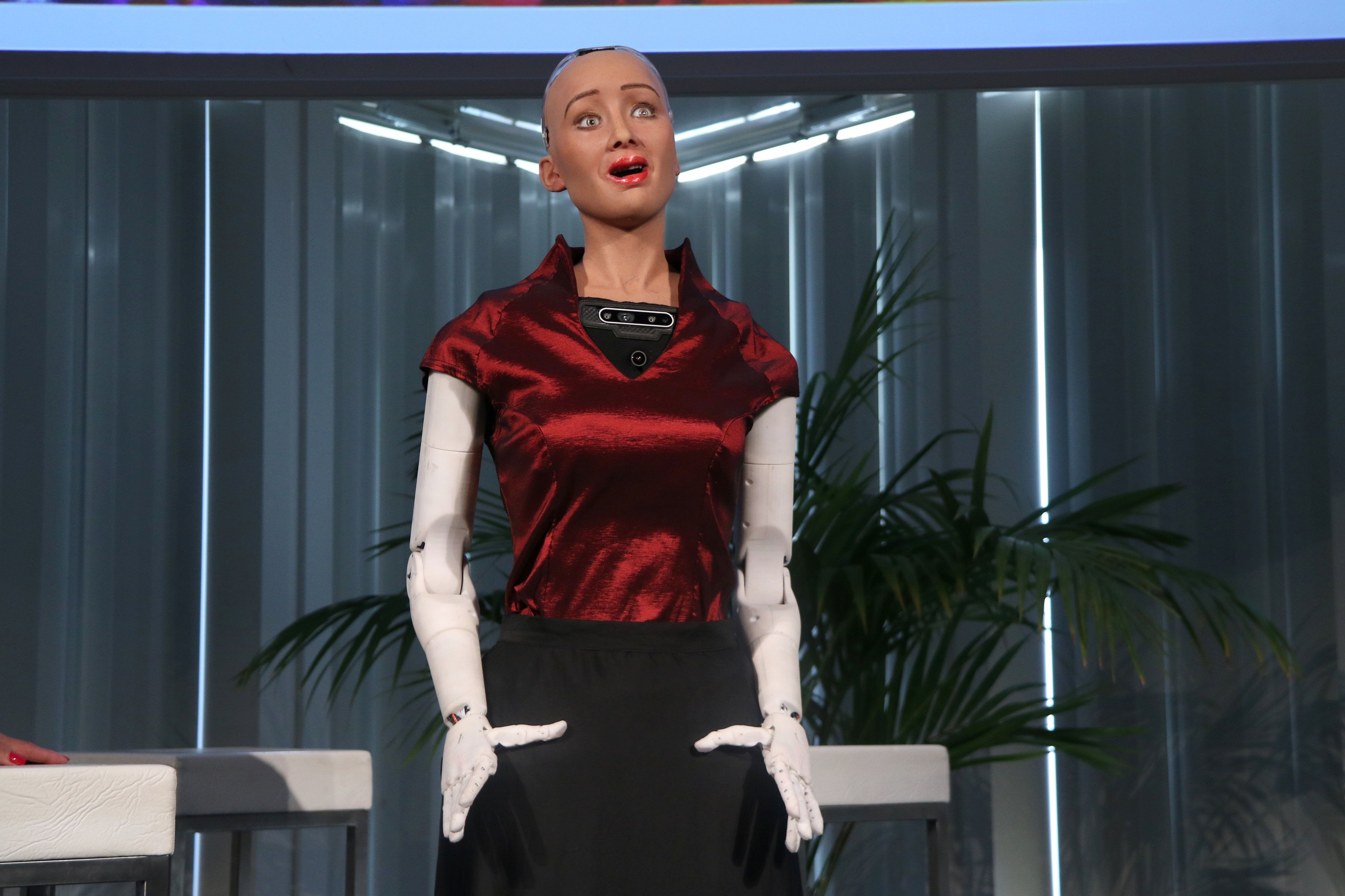 La robot humanoide de Hanson Robotics, Sophia, fent cara de sorpresa | ACN