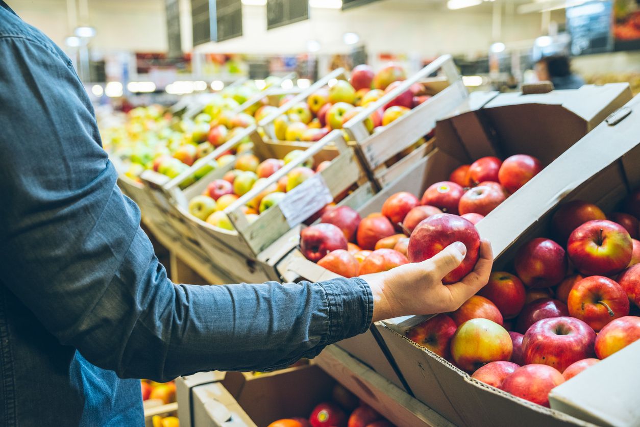 Tres de cada cinc pomes que es troben als lineals de venda dels supermercats espanyols són d'origen estatal | iStock