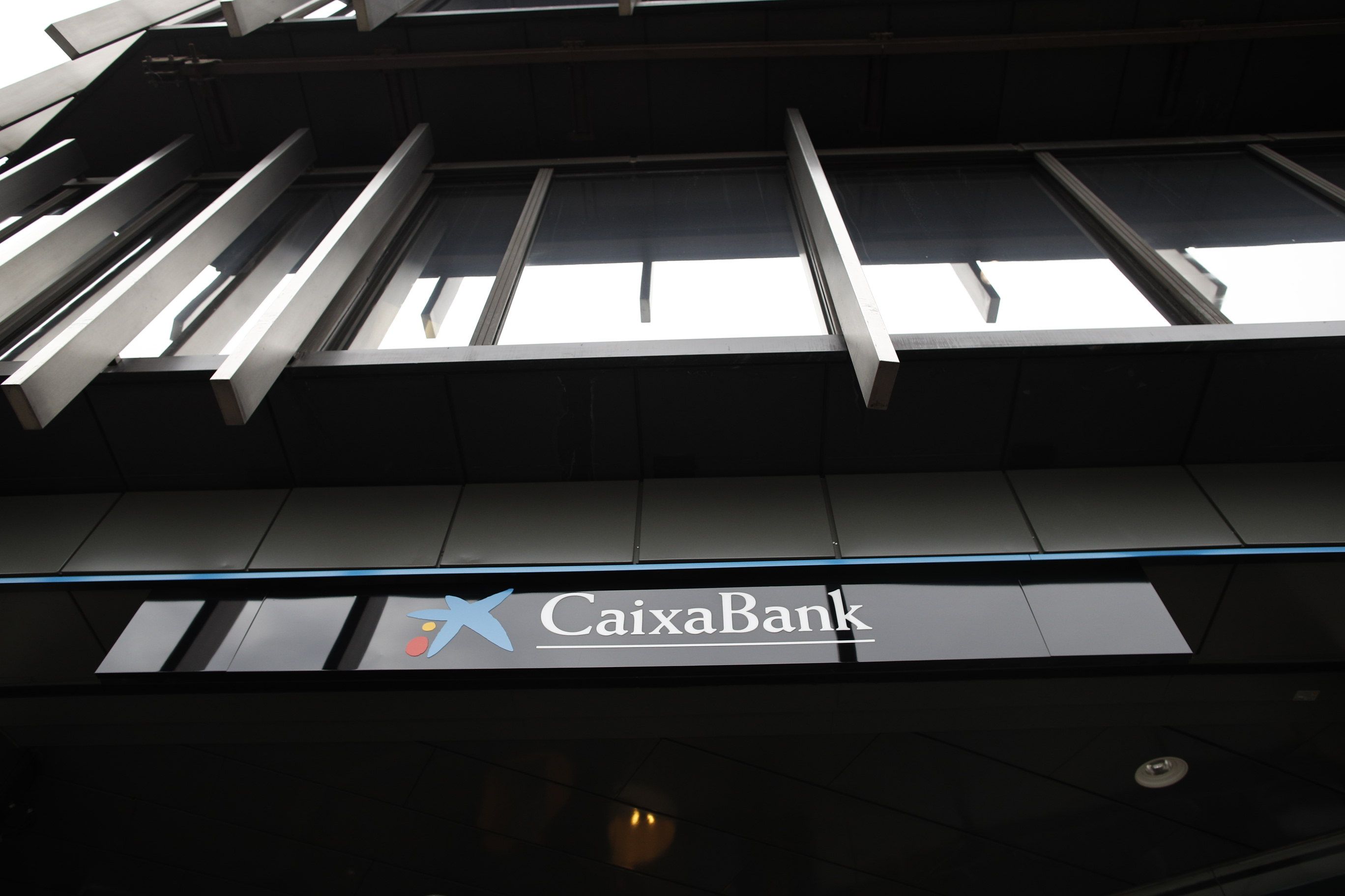  Caixabank valora un augment de les indemnitzacions en les sortides de l'ERO