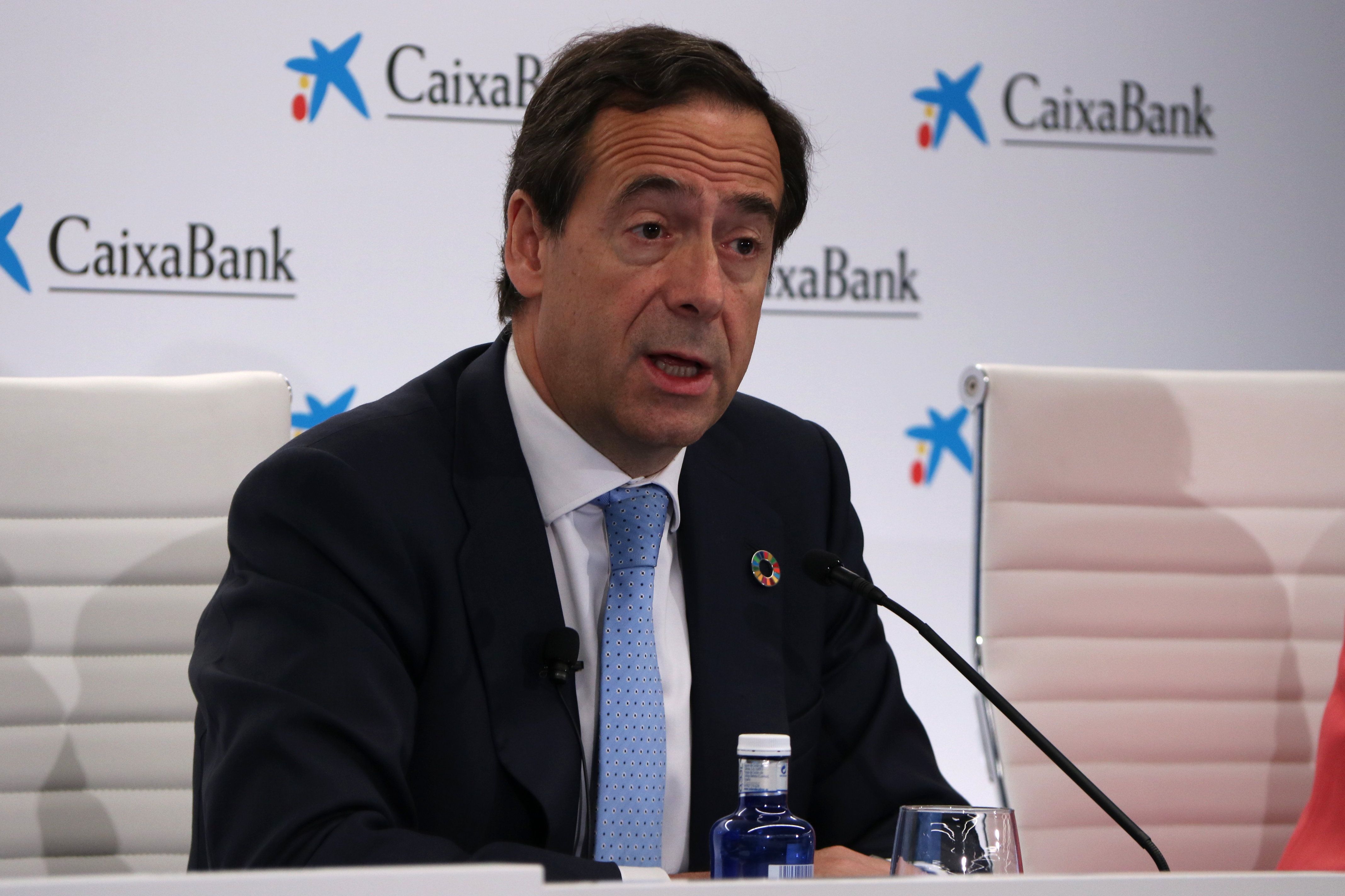 El conseller delegat de Caixabank, Gonzalo Gortázar, a la roda de premsa de presentació de resultats del primer trimestre a València