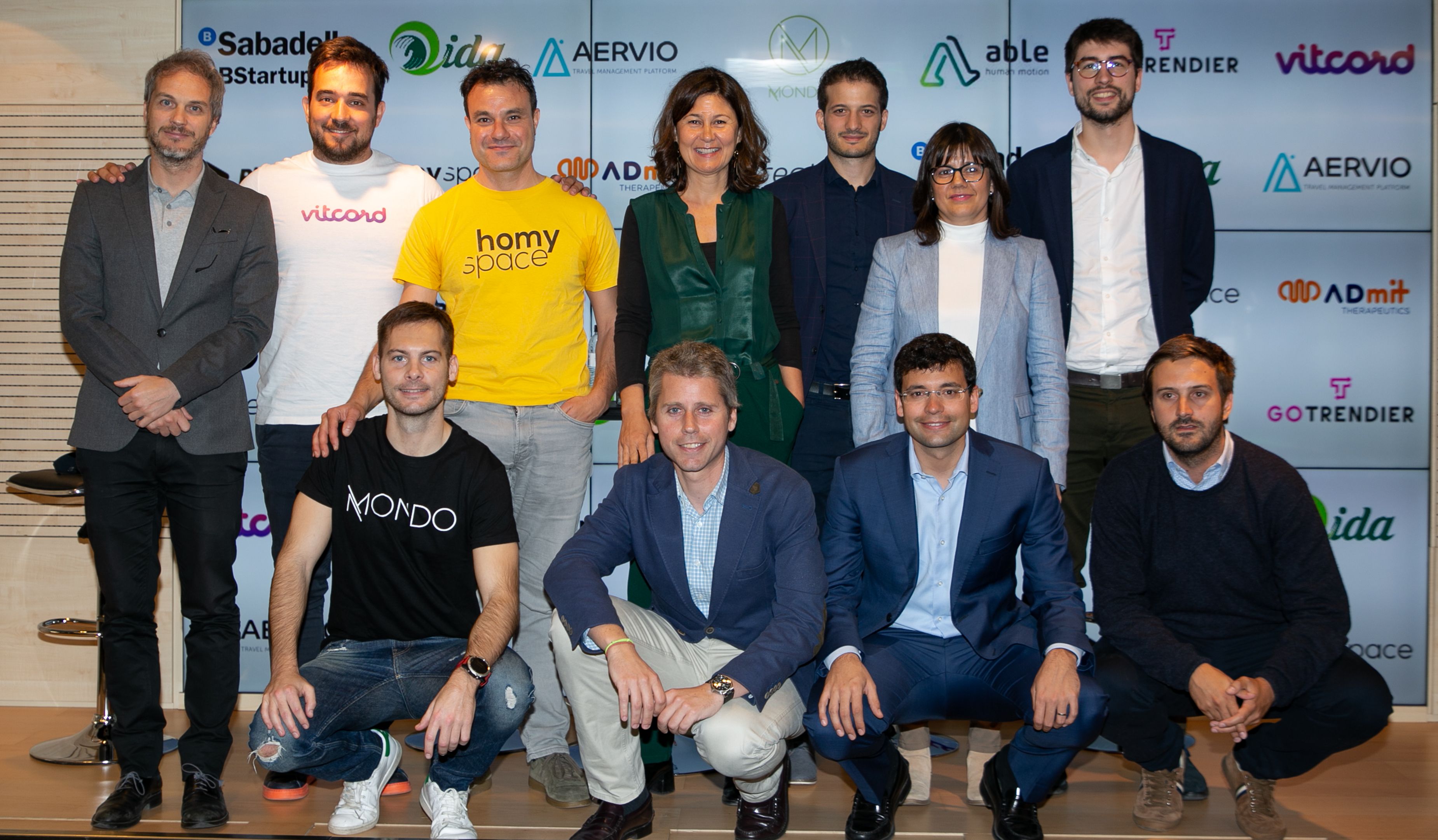 Foto de família després de la presentació en el auditorio de la Tueste Banco Sabadell | Cedida