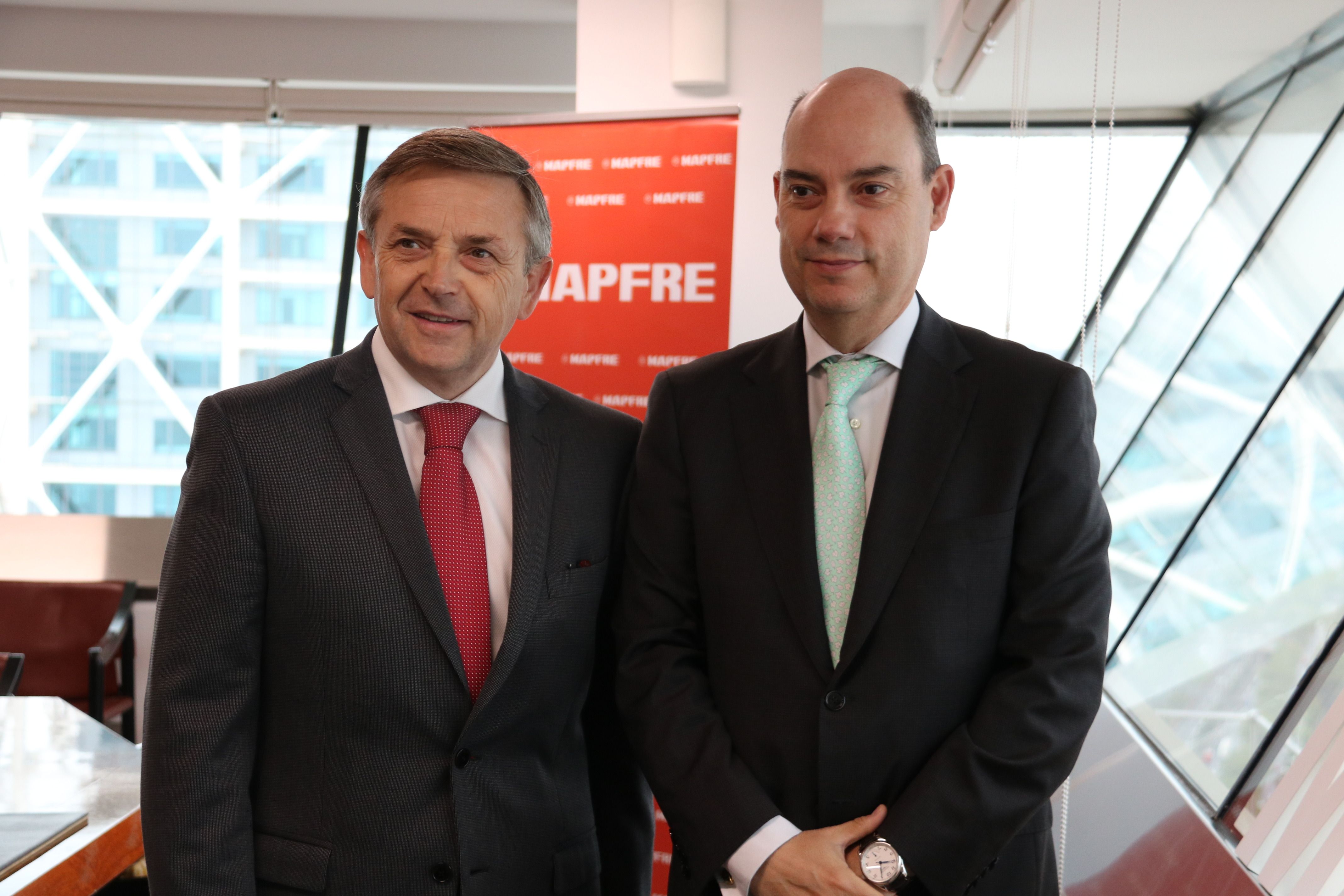 El CEO de Mapfre Iberia amb el director general territorial | ACN