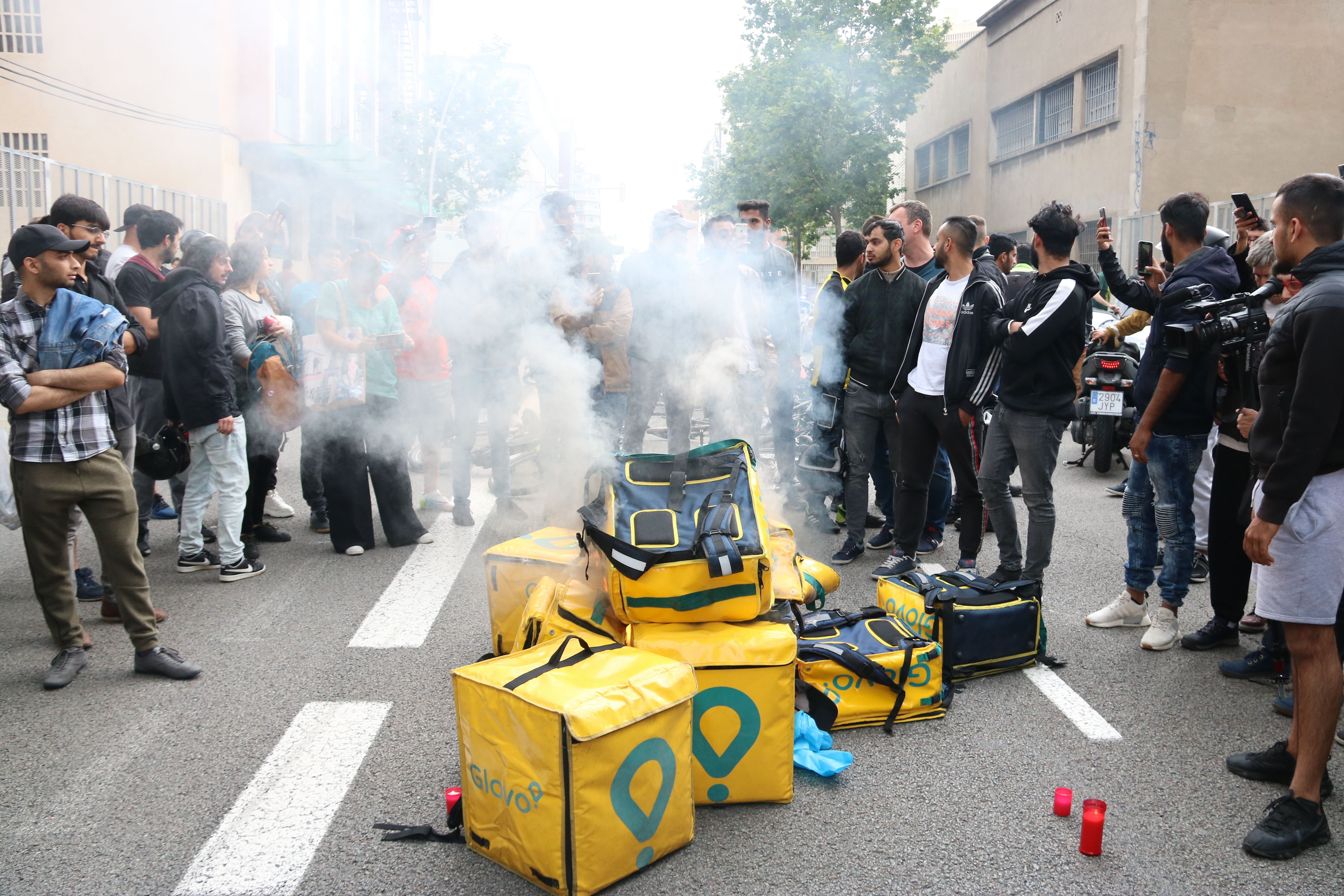 La concentració de treballadors de Glovo després de la mort d'un company | ACN