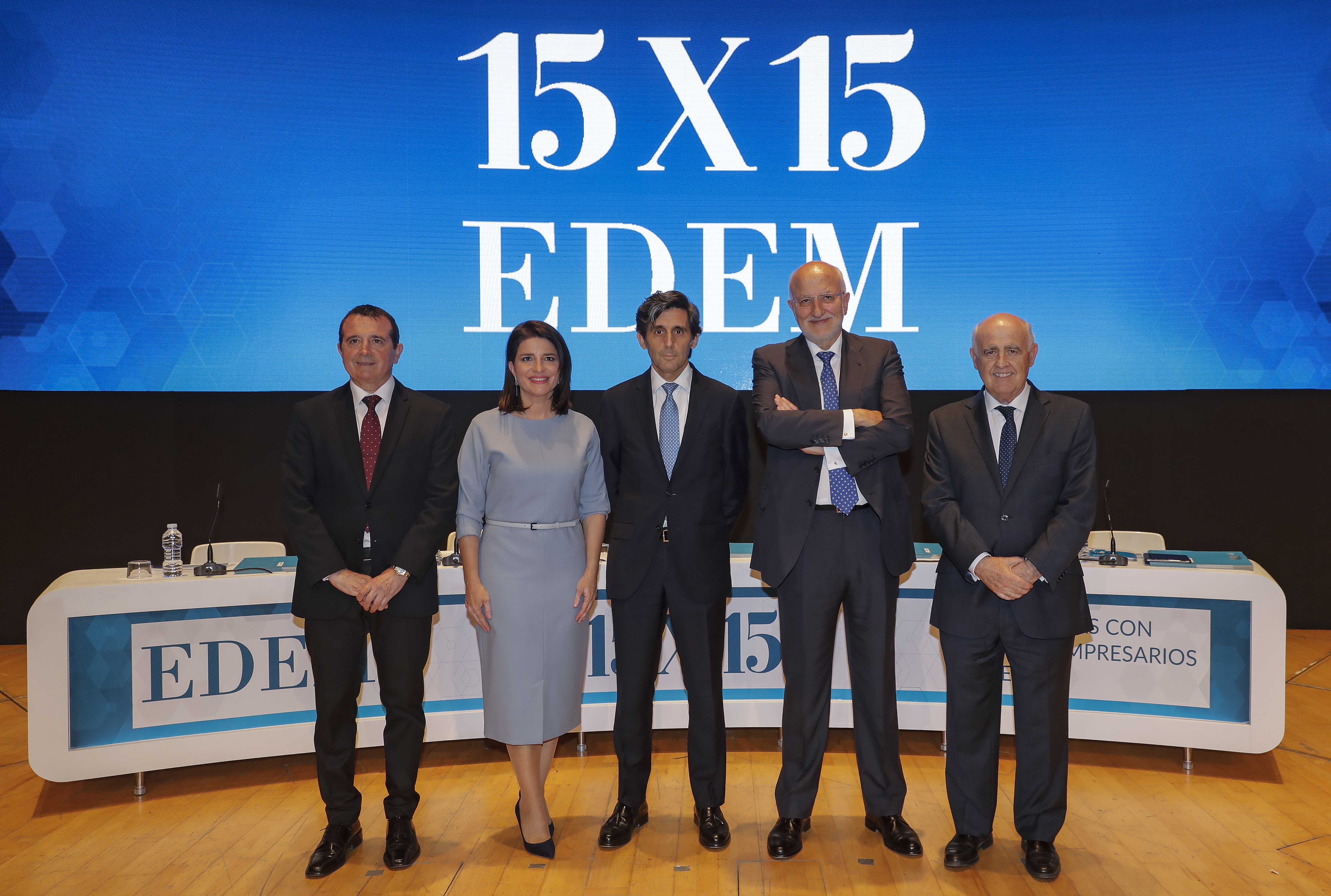 Imatge de l'acte de clausura del curs 15x15 d'EDEM