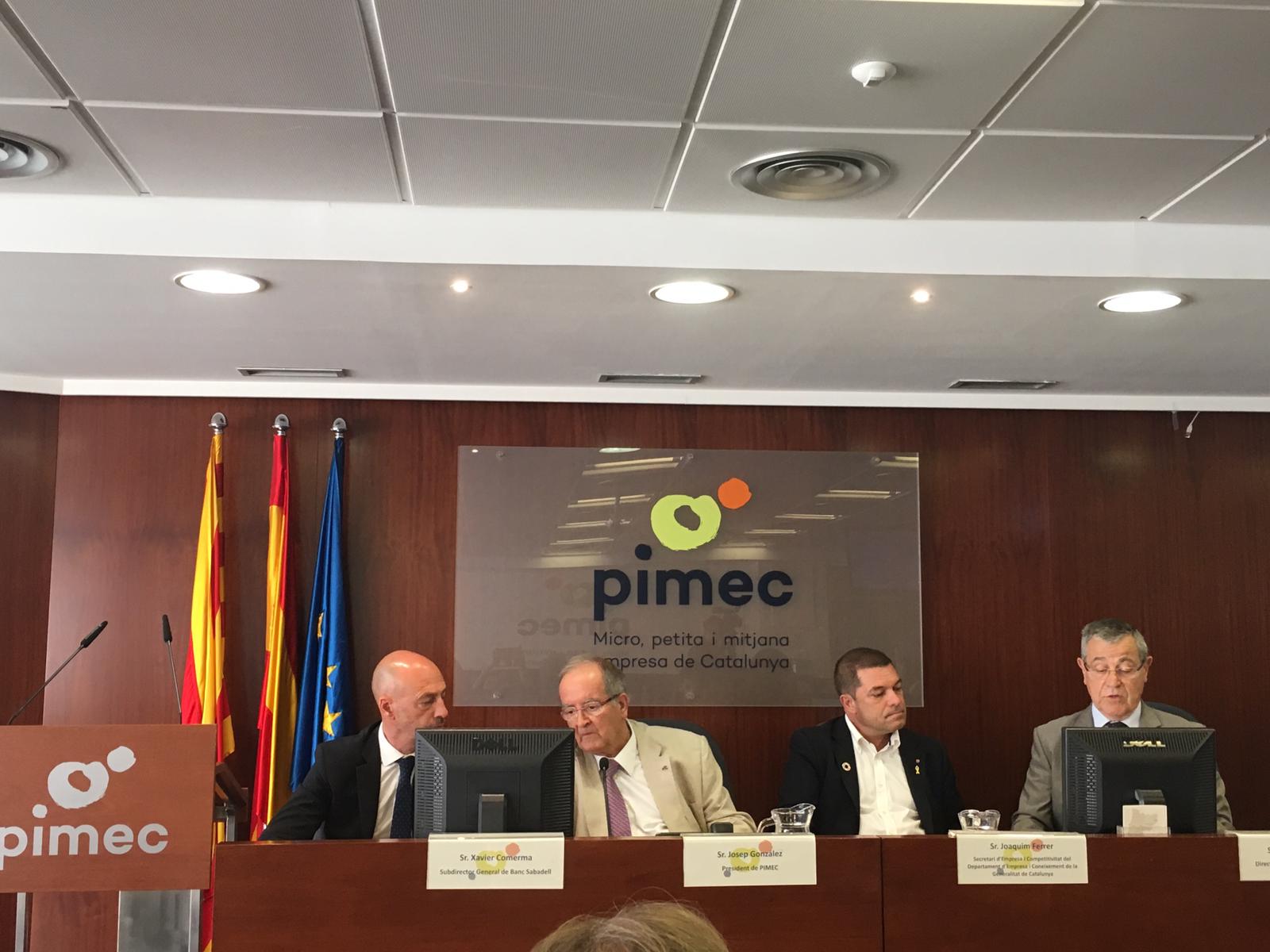 Els membres de Pimec durant la presentació de l'anuari de les pimes catalanes