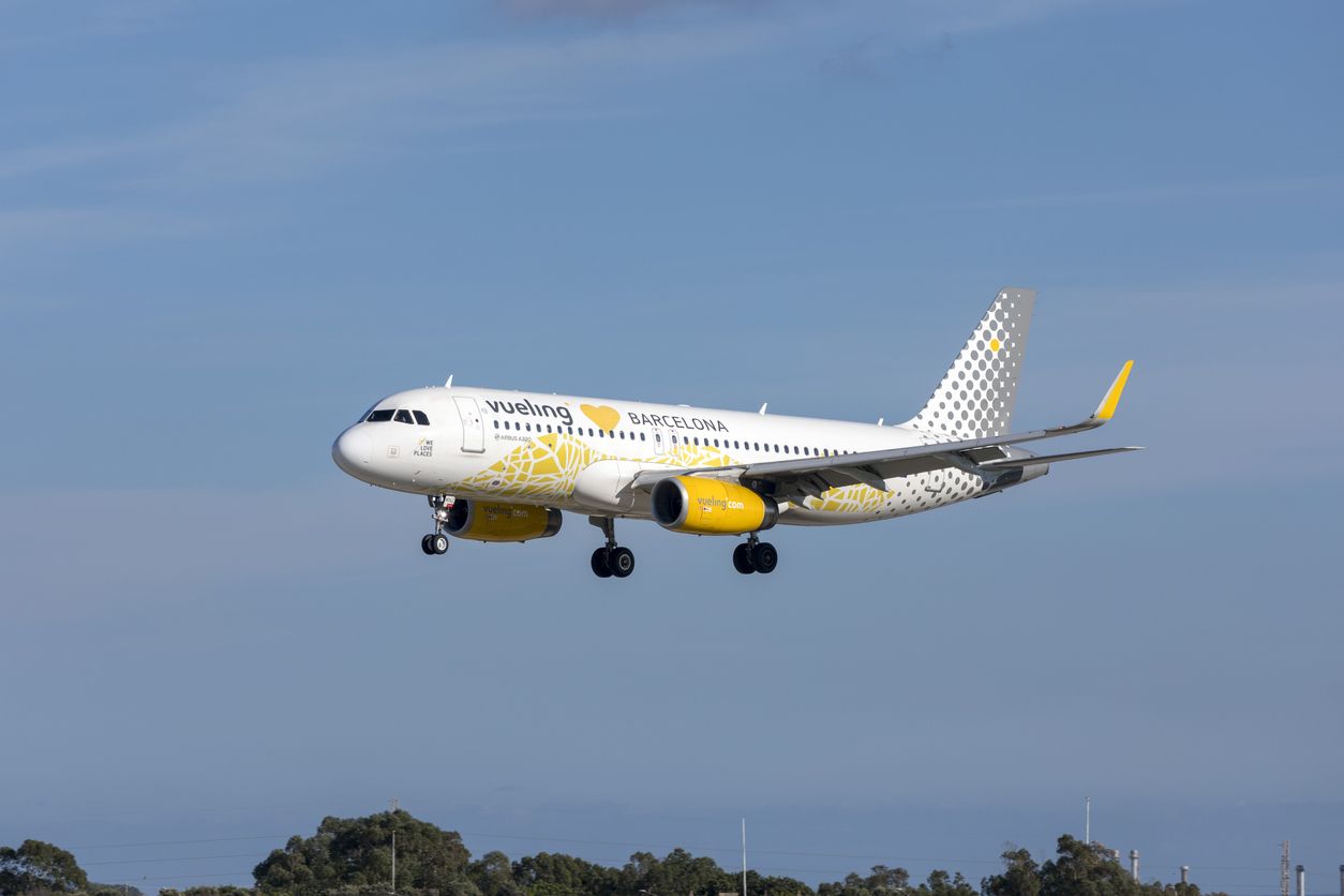 Vueling ya ha cancelado más de 200 vuelos por la huelga de trabajadores de tierra de Iberia | iStock