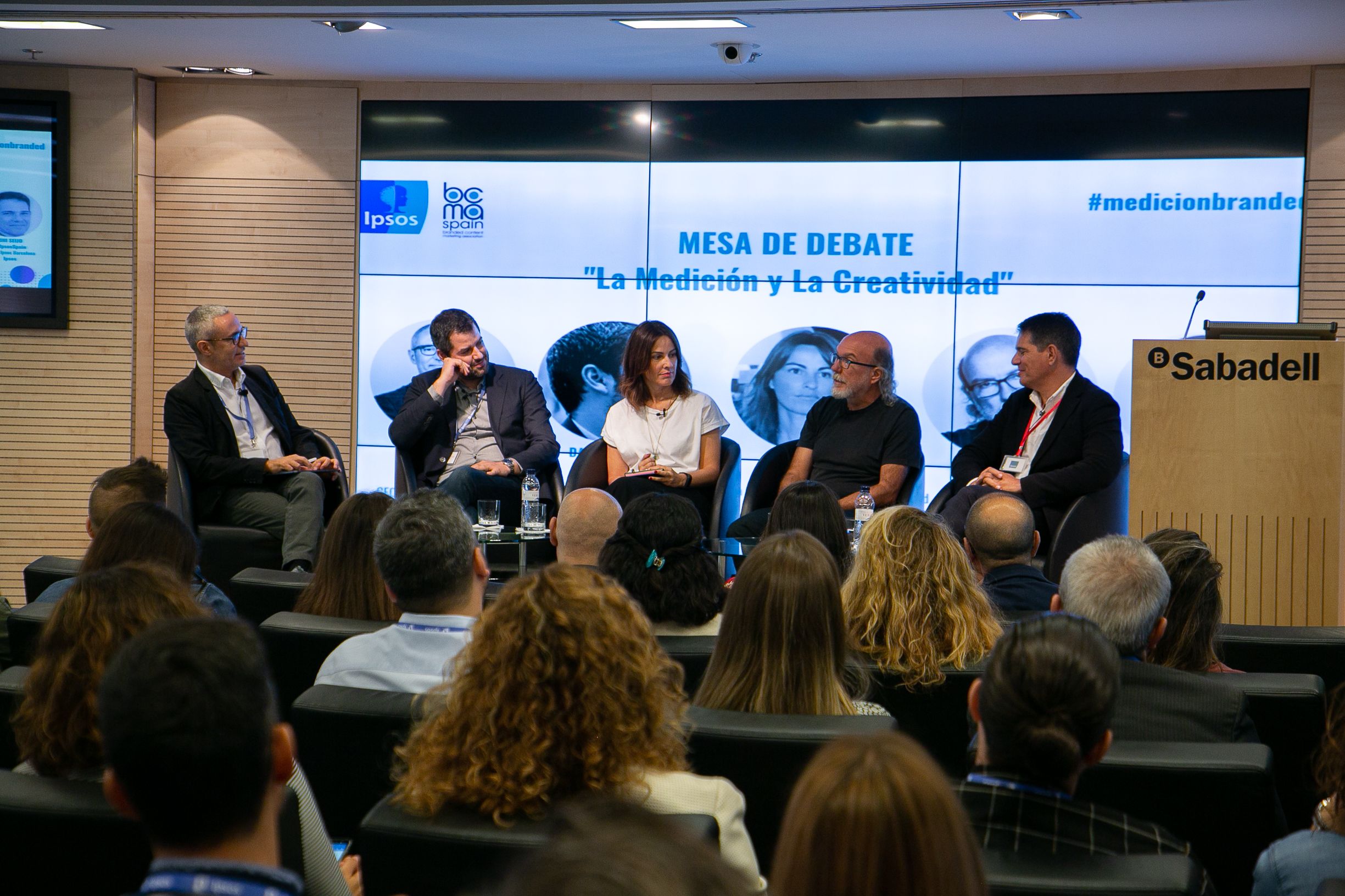 La mesa de Medició y Creatividad en el auditorio del Banco Sabadell. | Cedida