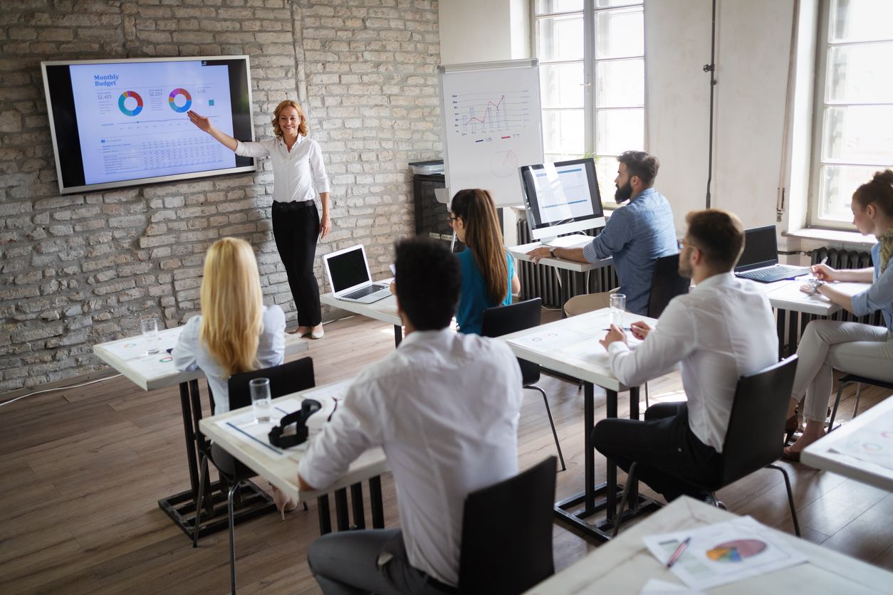 Dos terços de les empreses que ofereixen FP Dual tenen intenció de contractar l'alumnat | iStock