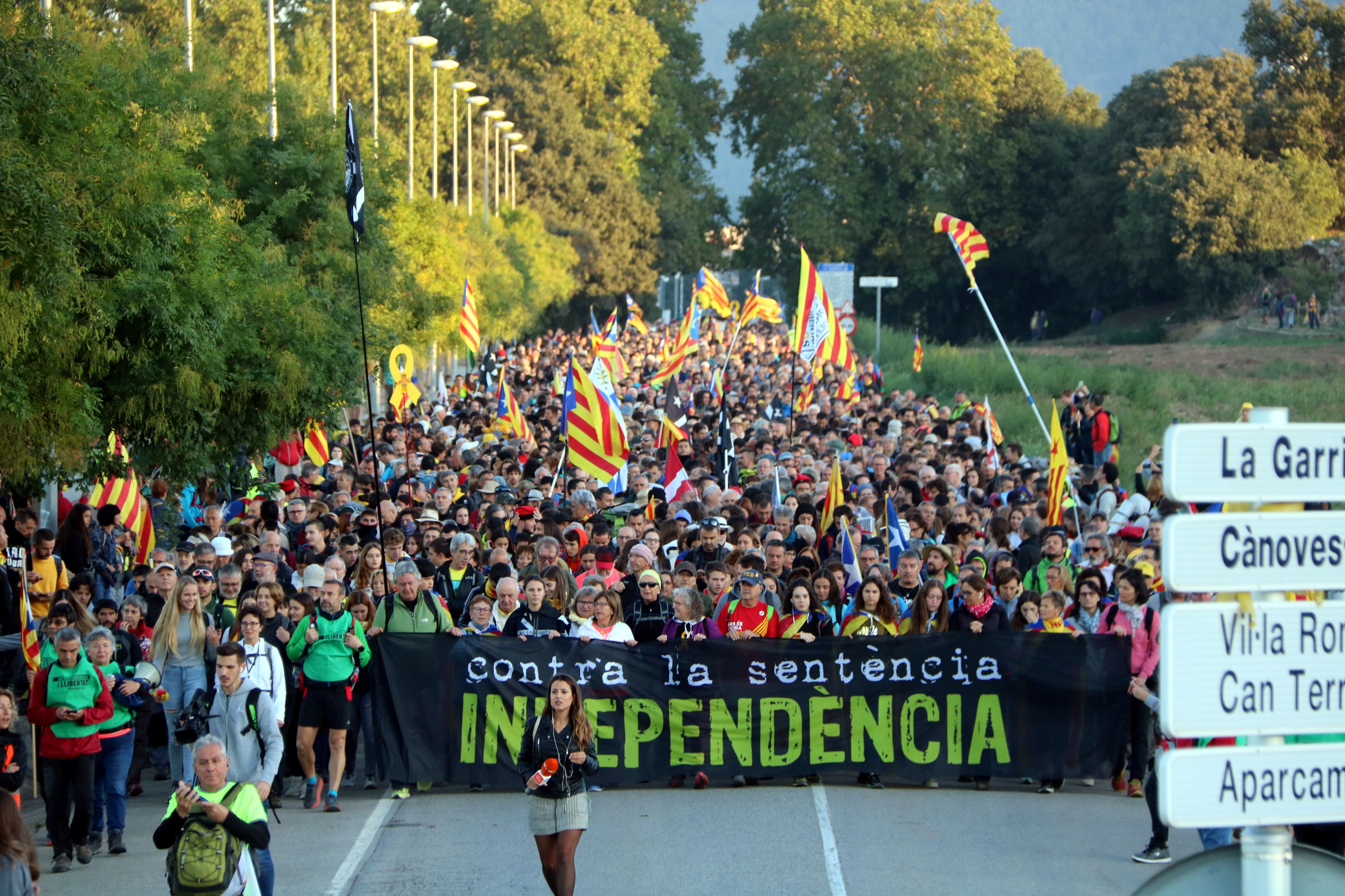 La cabecera de la columna de Vic de la Marcha por la Libertad para llegar a la huelga general | ACN