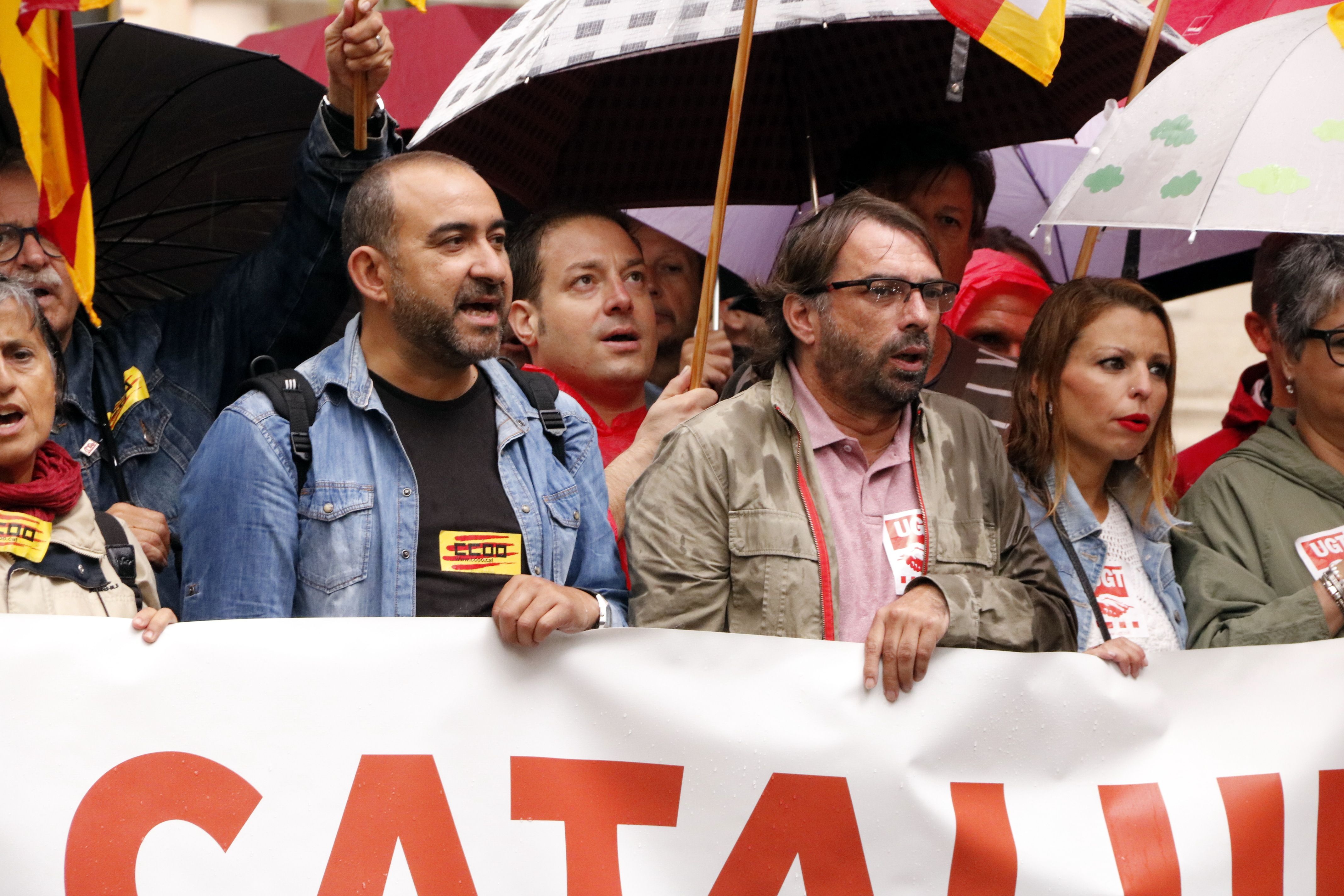 Javier Pacheco i Camil Ros en l'ofrena conjunta de CCOO i UGT al monument de Rafael Casanova | ACN