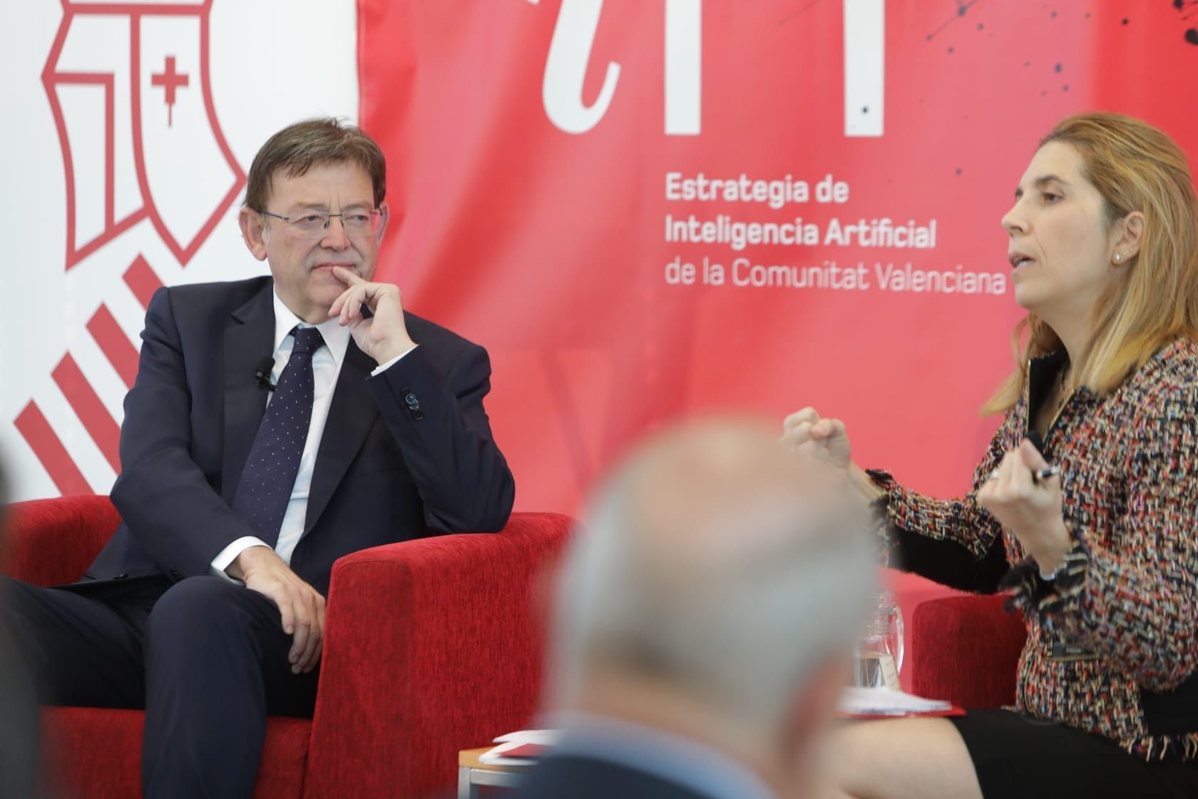 Ximo Puig dialoga amb Nuria Oliver en la presentació de la Estratègia IA | @generalitat