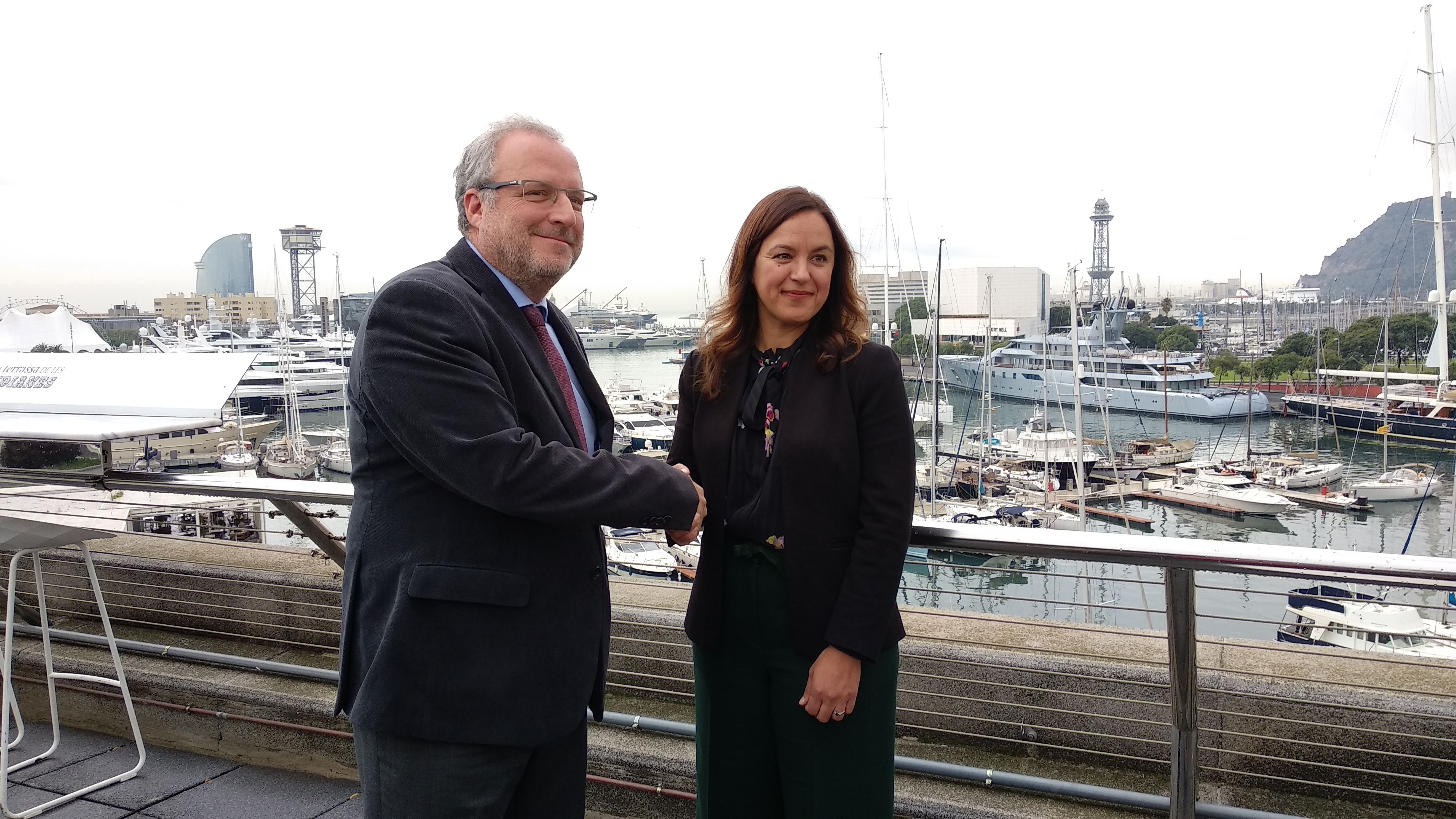 Constantí Serrallonga, director general de la Fira de Barcelona, i Liz Plizga, vicepresidenta de Diversified Communications, durant la presentació de Seafood Expo 2021