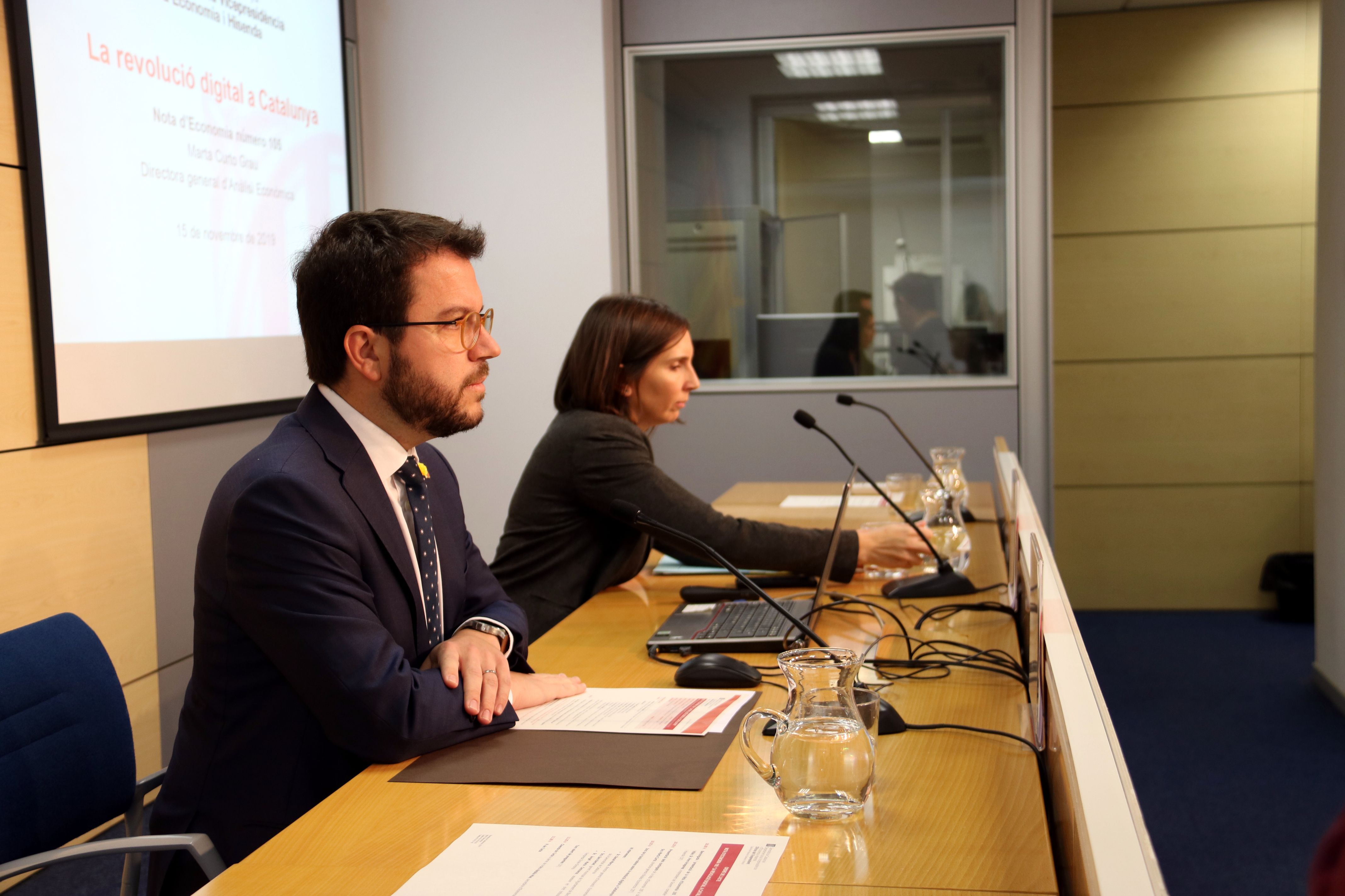 El vicepresidente de la Generalitat, Pere Aragonés, durante la rueda de prensa en que ha anunciado una rebaja de las tasas universitarias | ACN