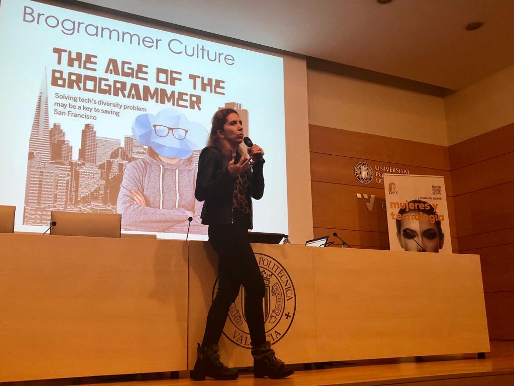 La ingeniera Nuria Oliver durando lo Y Fòrum UPV sobre Mujeres y Tecnología | Cedida