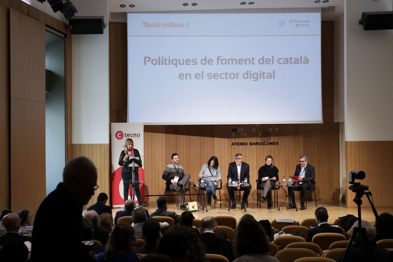 Com pot sobreviure el català a la digitalització?