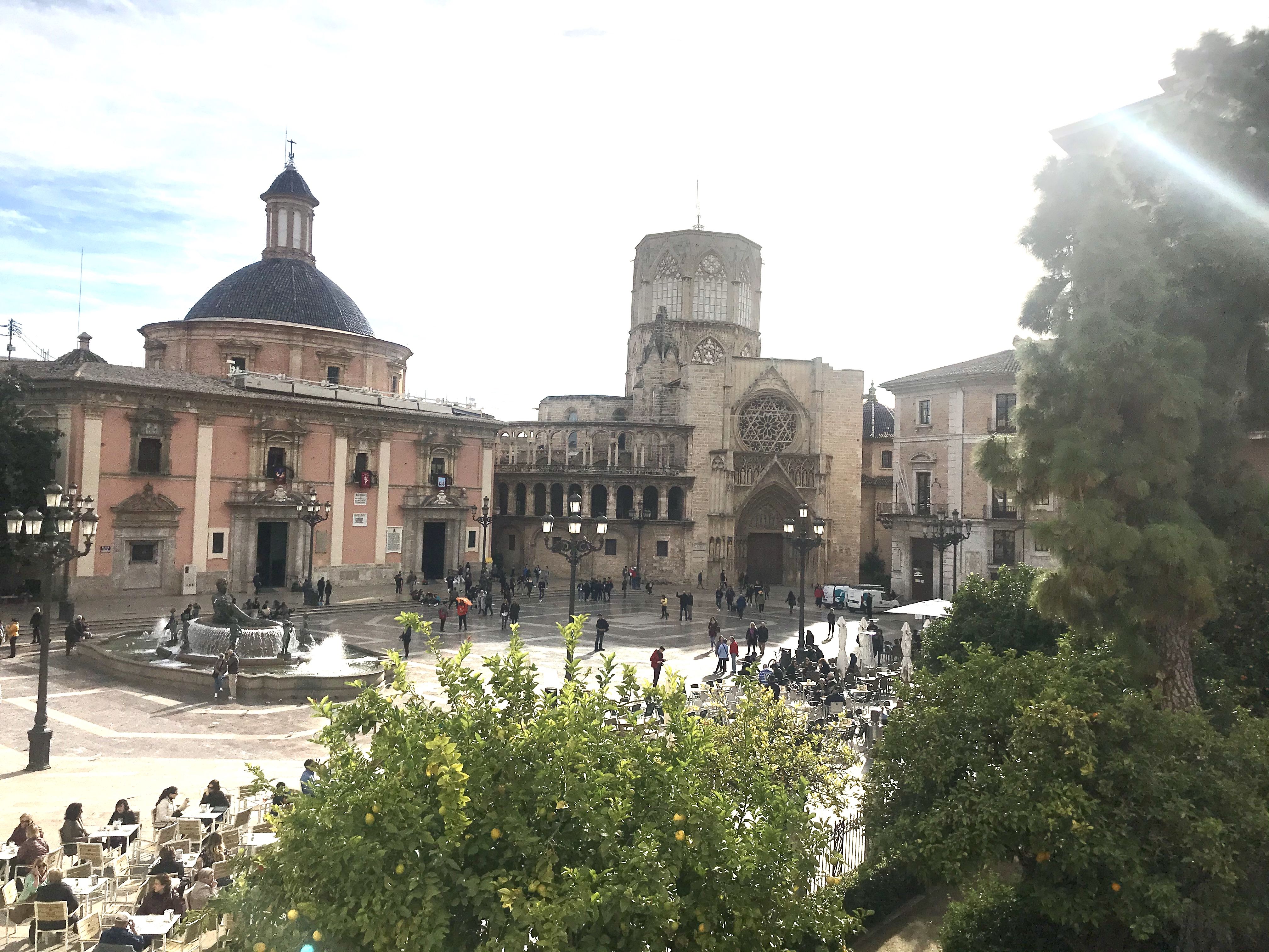 Vistes de la plaça de la Mare de Déu des de la seu del CSIC | NNG