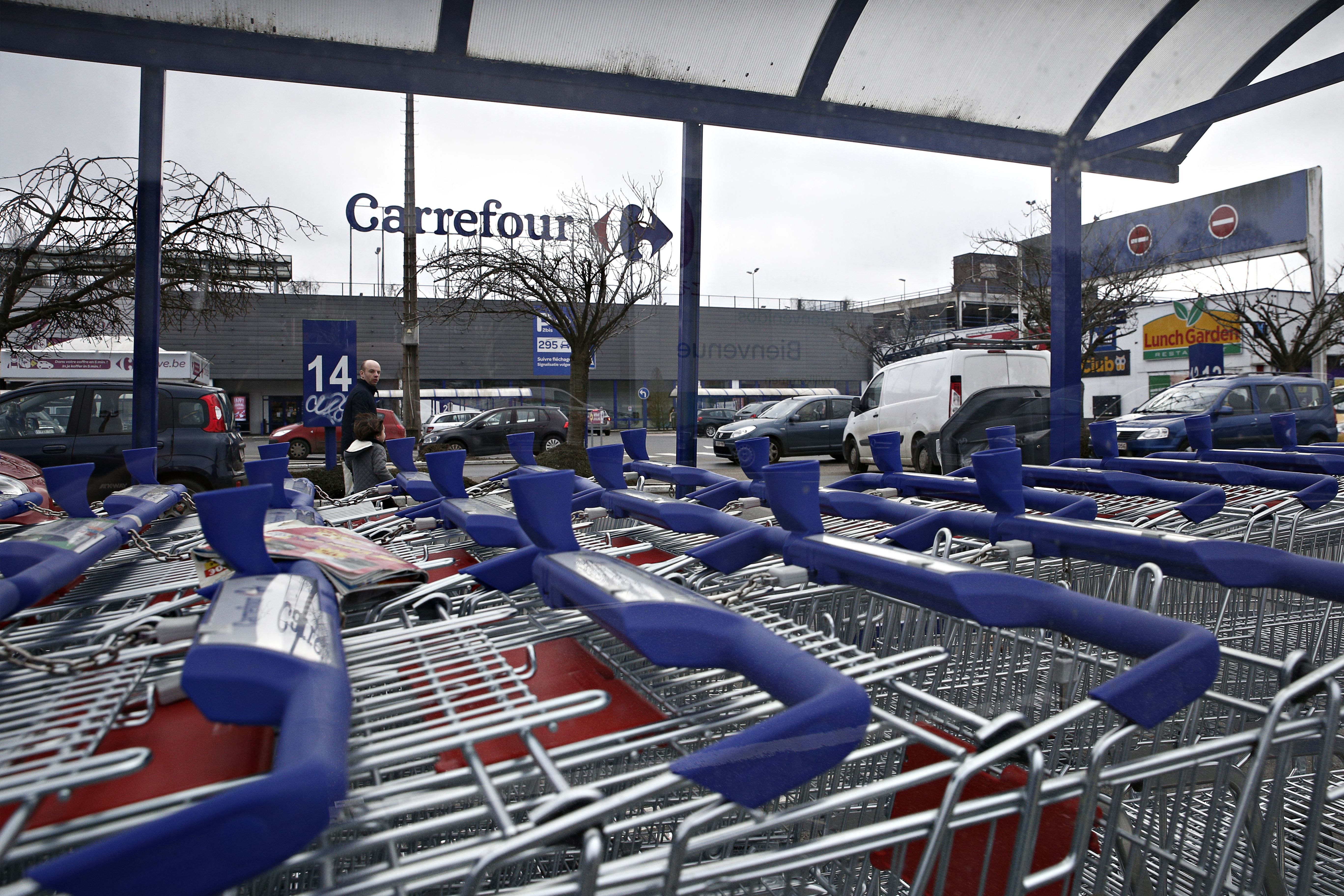 Carrefour abrierà dos centros comerciales en Cataluña | iStock