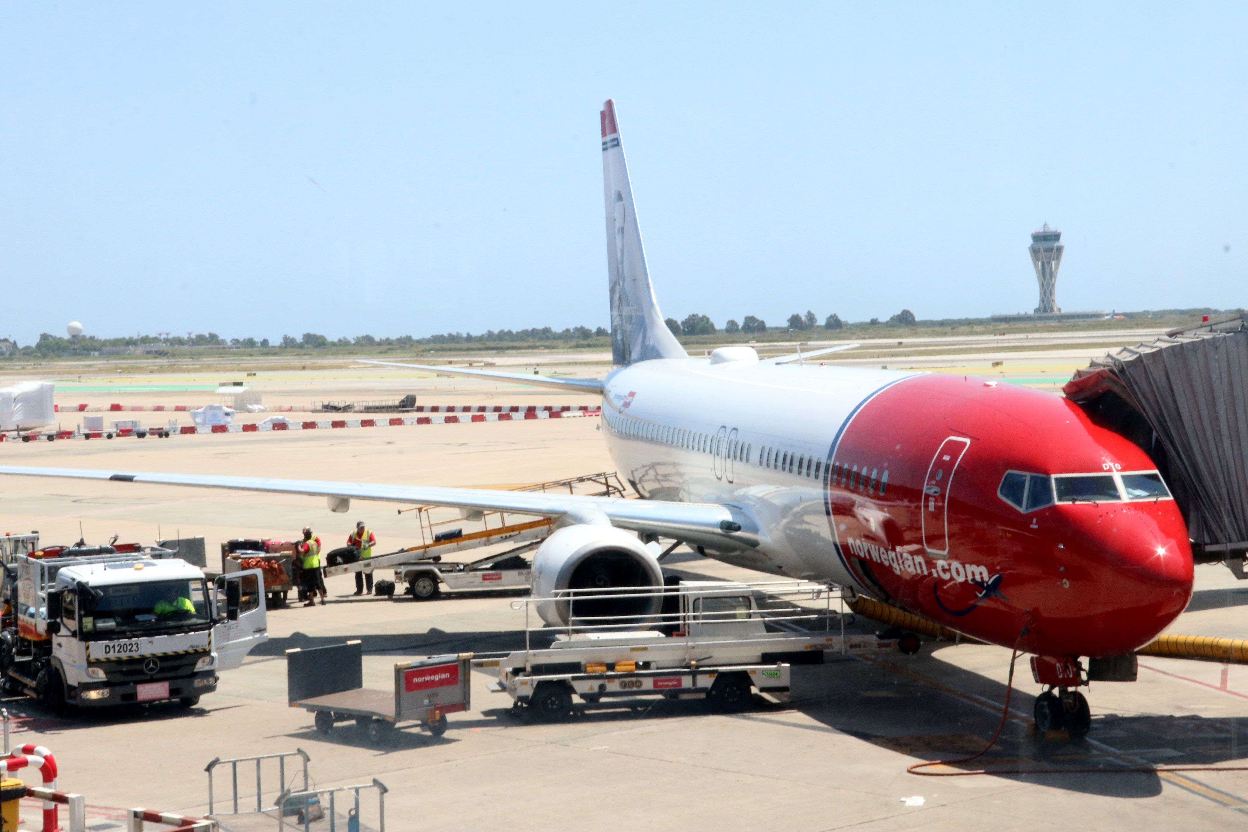 Un avió a l'aeroport del Prat, que ha registrat un rècord de passatgers el 2019 | ACN