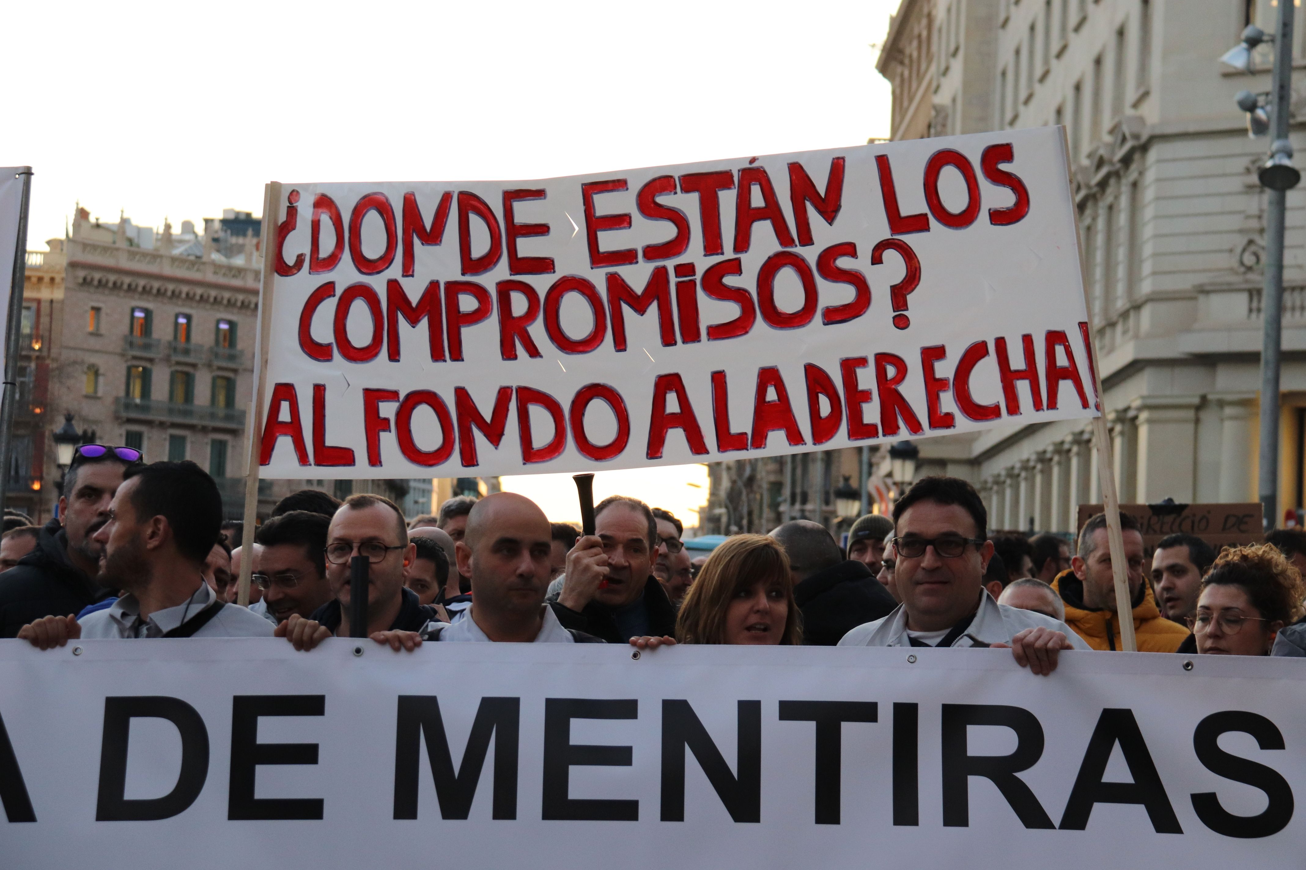 Una pancarta de la manifestació dels treballadors de Nissan | ACN